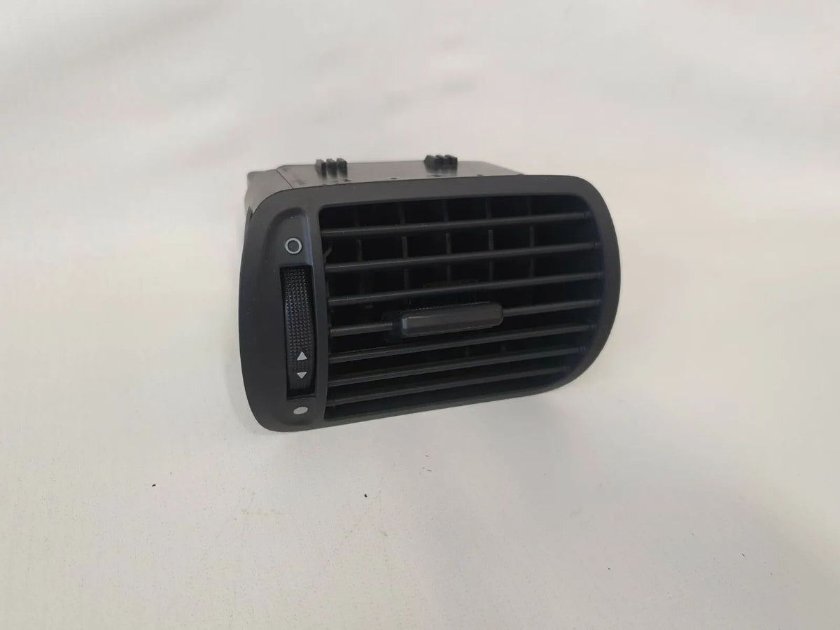 Original Audi A3 8L 3-door air vent nozzle front left 8L0820901 