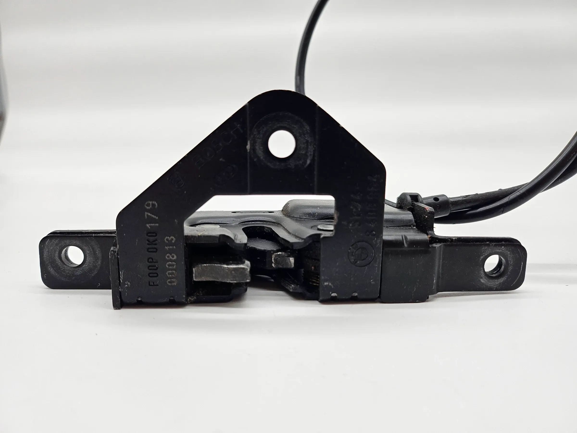 Serrure de hayon en bas à droite pour BMW X5 (E53) 3.0D 8408964