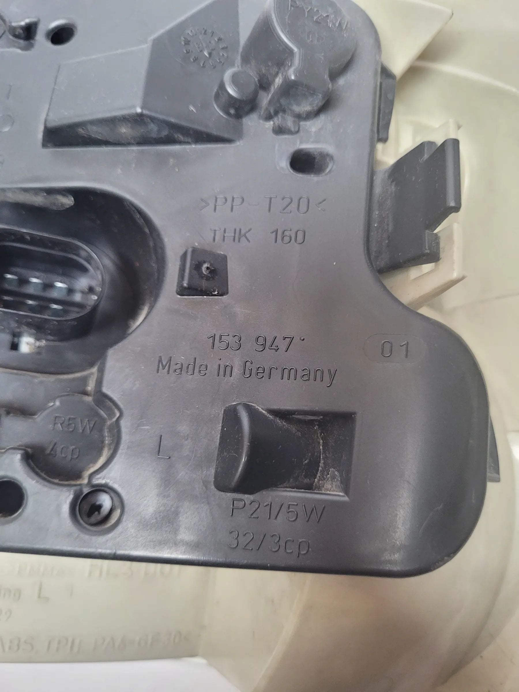 Original Audi A4 (8E2) Rück- & Bremsleuchte Links 153947