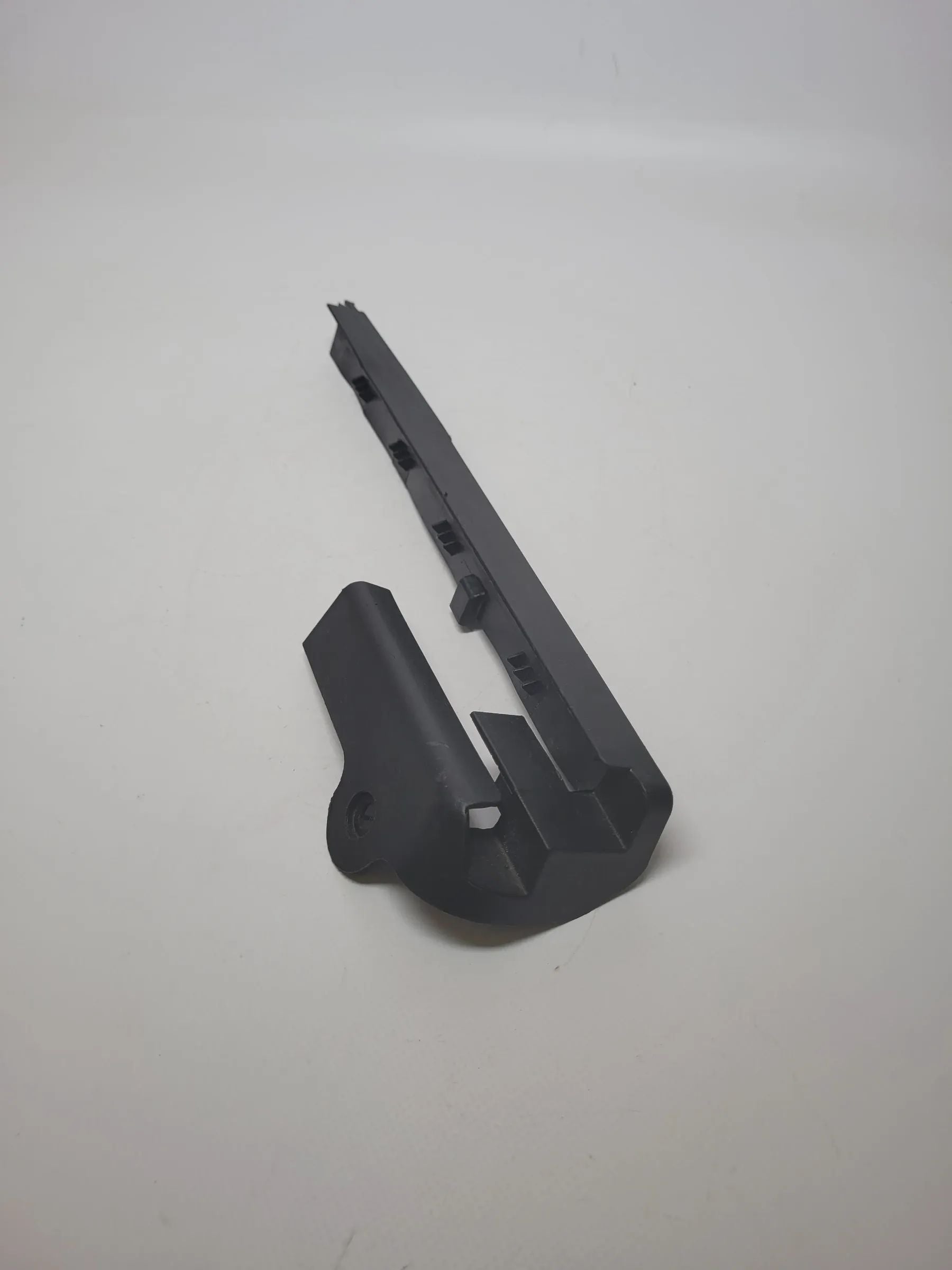 Original Audi A4 (8E/B6/B7) Verkleidung Sitz-Führungsschiene 8e0881347b