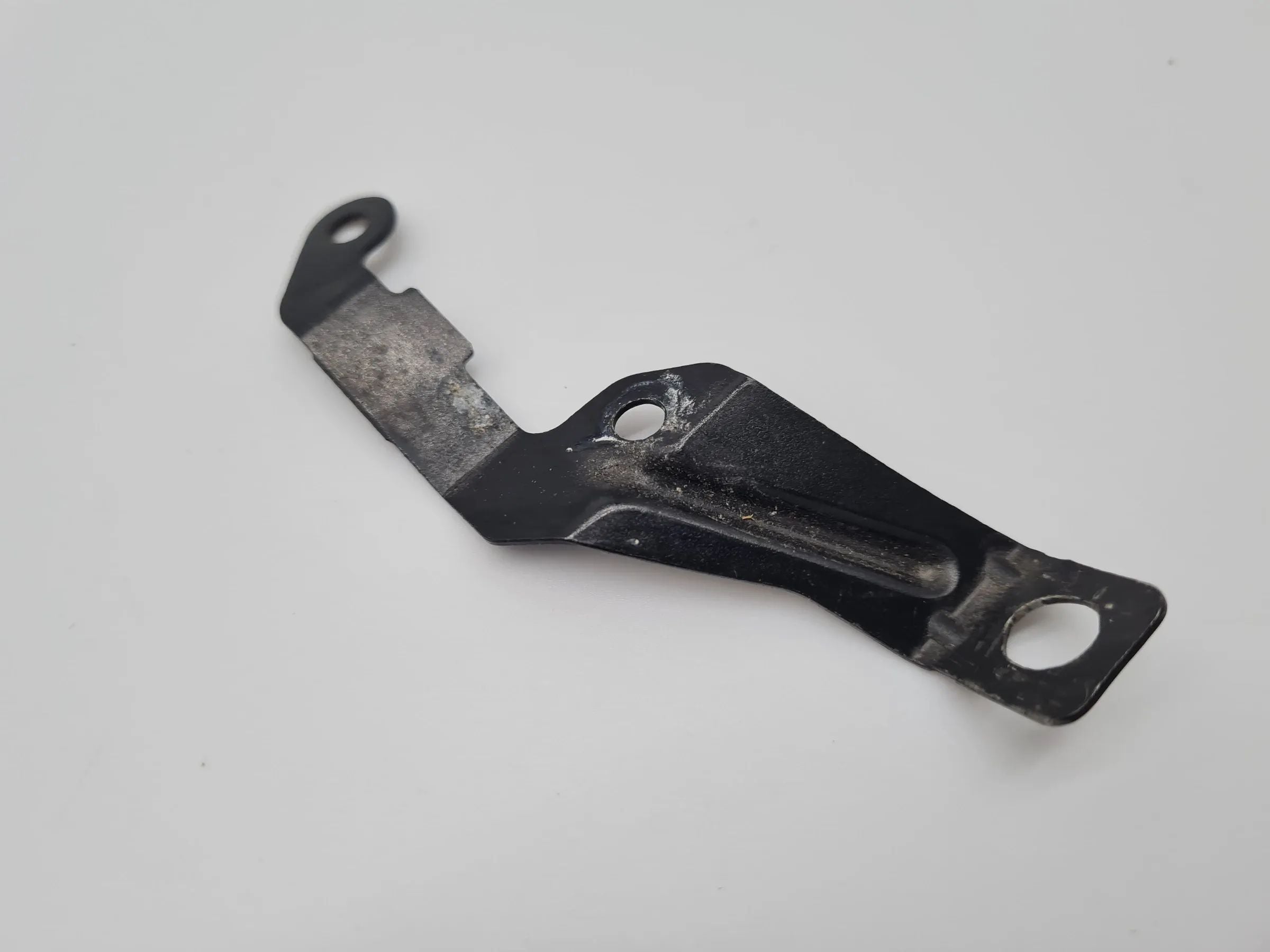 Original Mercedes C-Klasse (W203) Halterung Mittelkonsole Rechts A2036830214