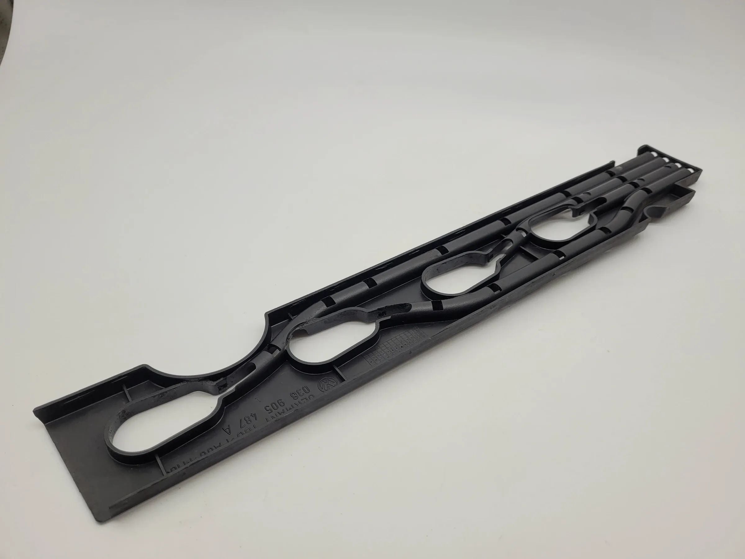 VW Golf IV 4 (1J5/1J1) Führungsrohr Zündkabel Blende 036905487A