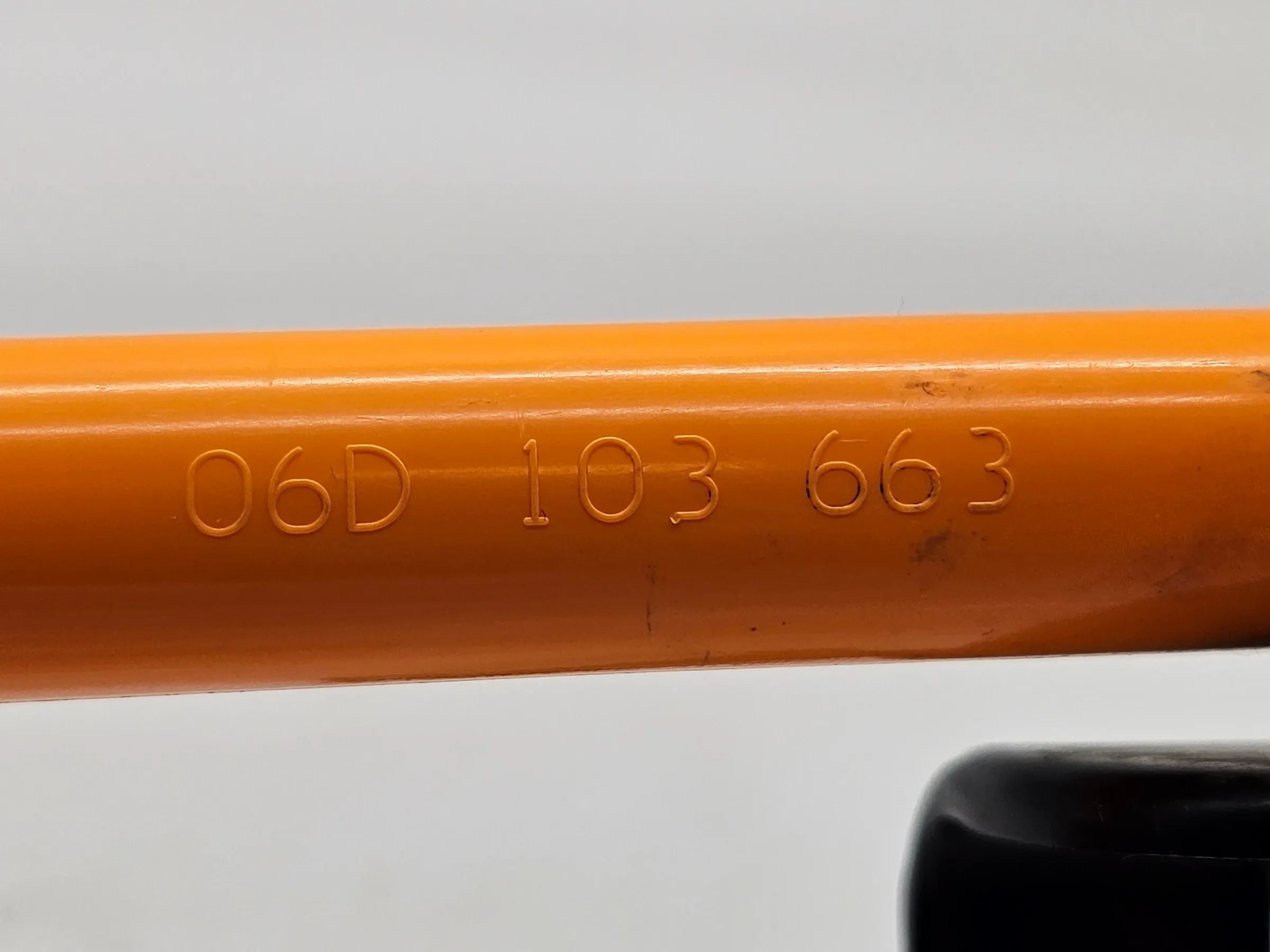 Original Audi Trichter  Führungstrichter 2.0 FSI Öltrichter 06F103663J