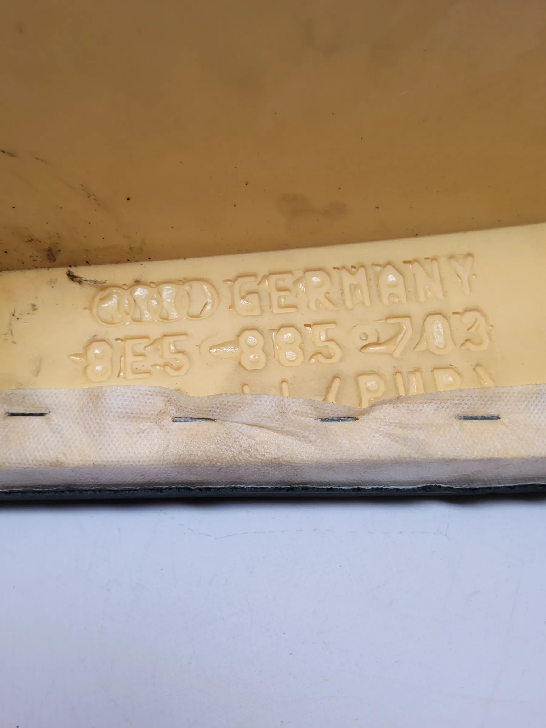 Original Audi A4 Avant (8E/B6/B7) Seitenverkleidung Rücksitzbank Links 8E5885703