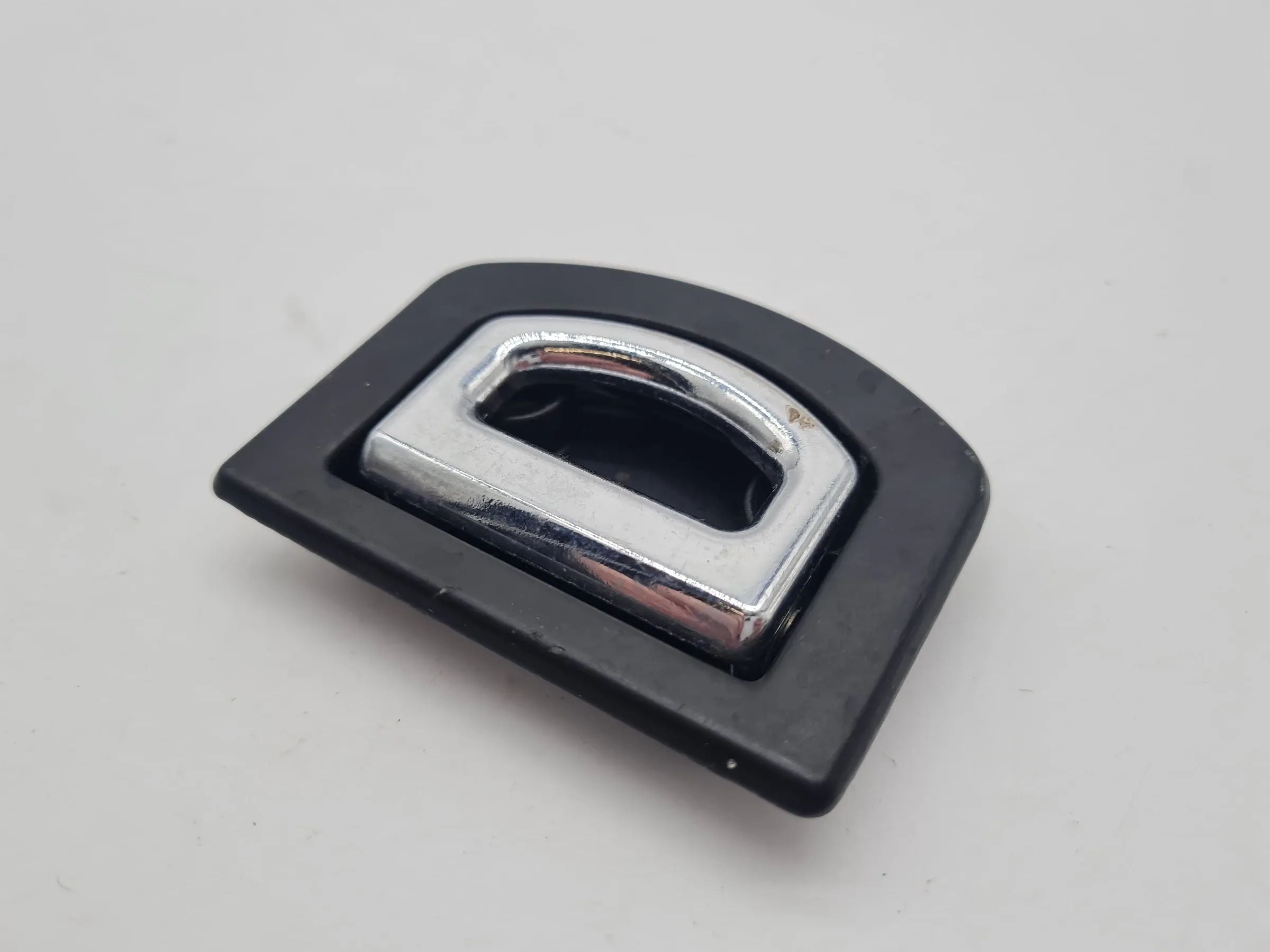 Original Audi A3 (8L1) Festspannöse Verzurröse Gepäcköse 8D9864203