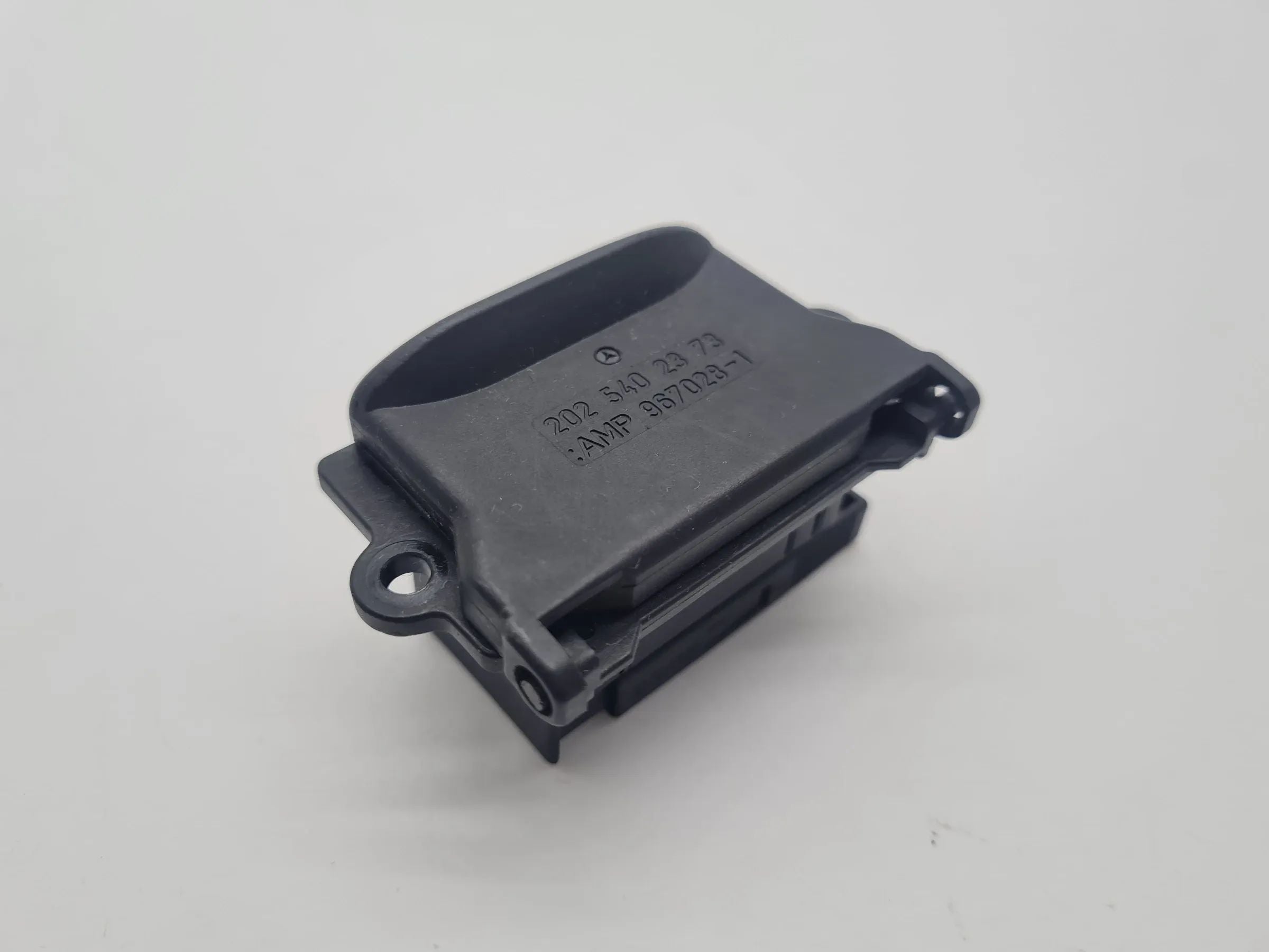 Original Mercedes-Benz C-Klasse OBD Diagnose Steckdose Buchse L A2025402373