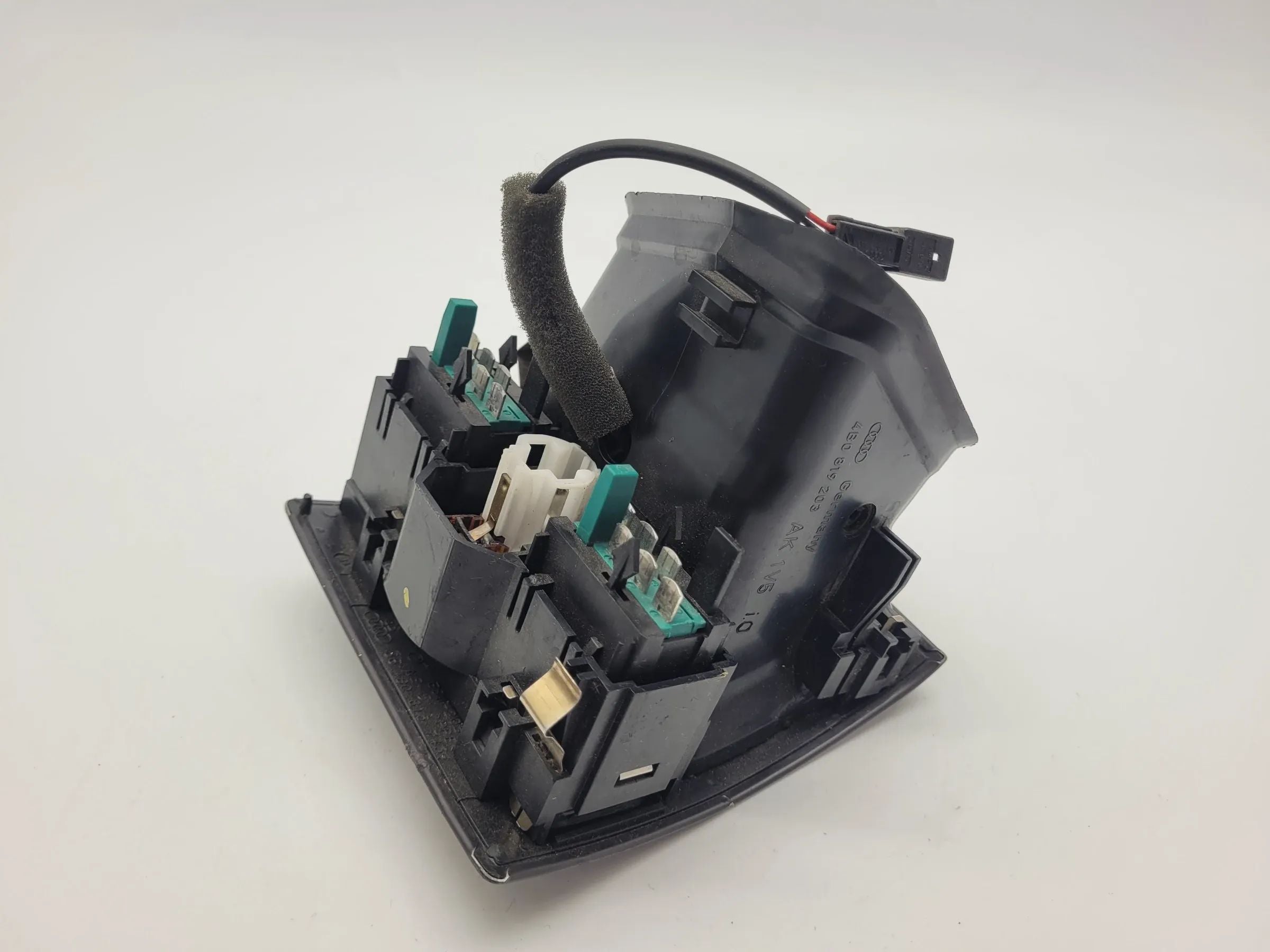 Original Audi A6 (4B) Lüftungsgitter Sitzheizung & Anzünder Hinten 4B0819203