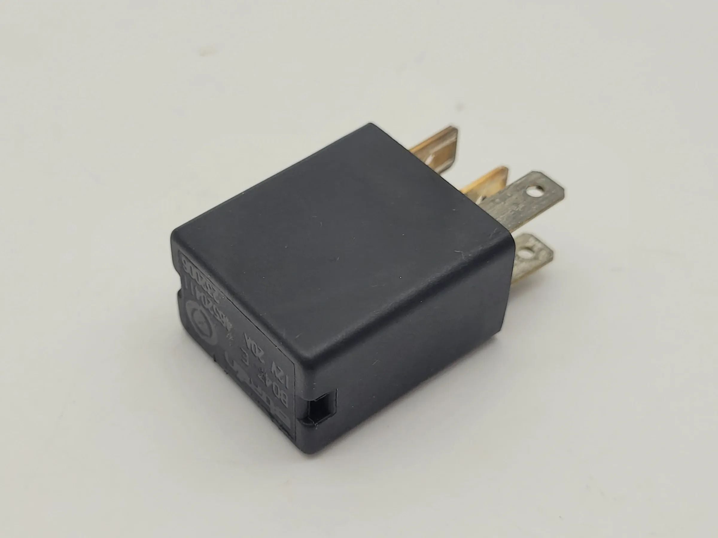 Original Fiat Alfa Romeo/Fiat/Jeep/Lancia Relais Fernschalter 46520411 / 232006