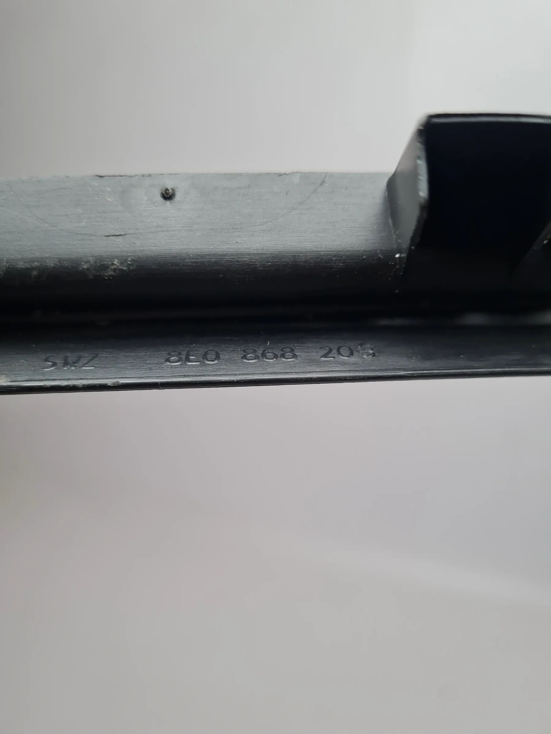 Original Audi A4 (8E/B6/B7) Verkleidung Armaturenbrett Fußraum Links 8e0868203