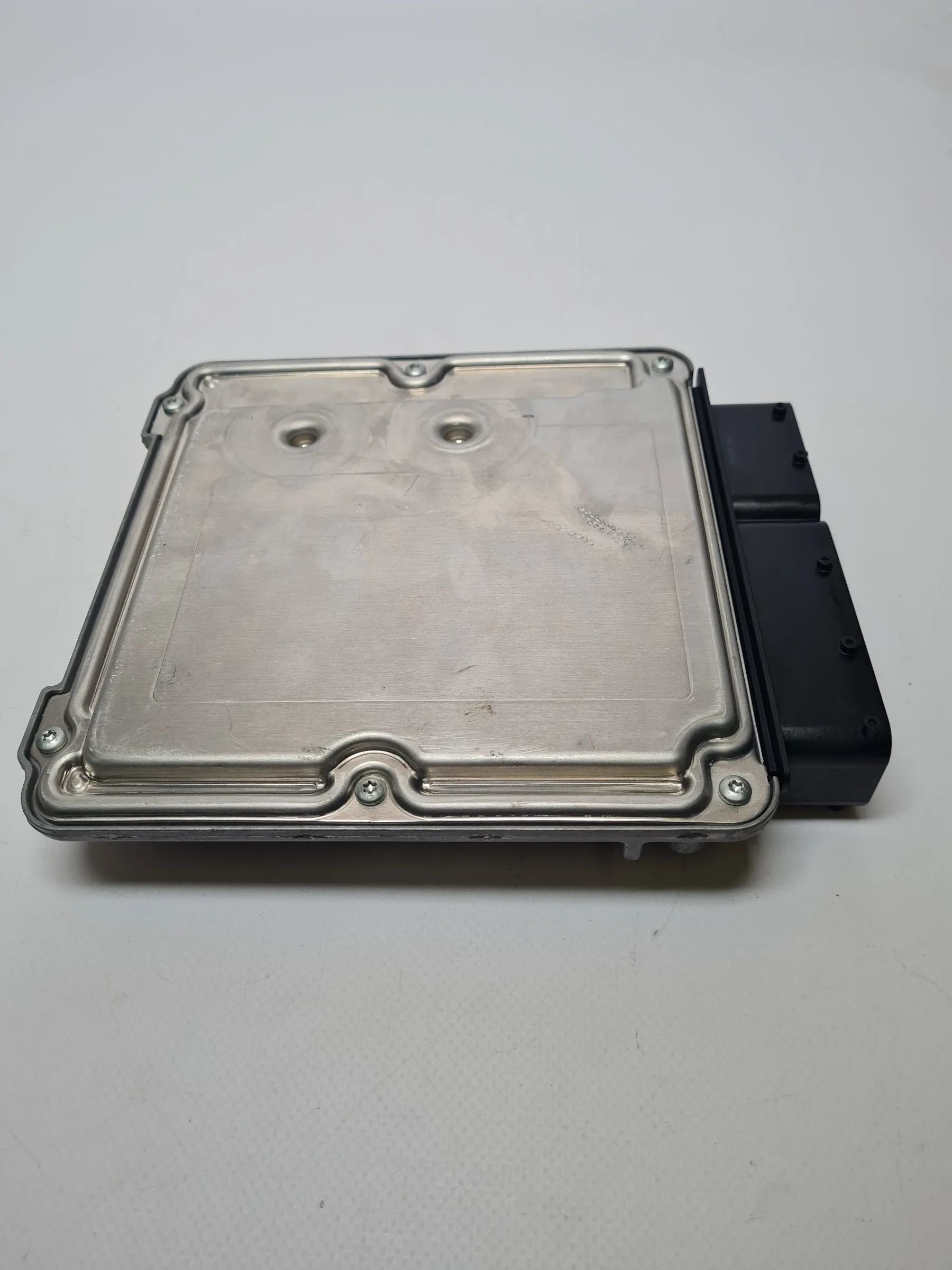 Original Audi A4 (8E/B6) Steuergerät Motor AWA 8e1910018