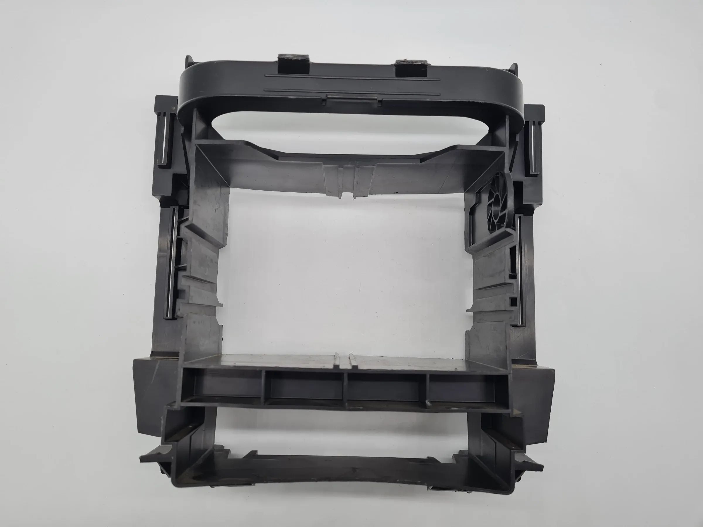 Original Mercedes-Benz C-Klasse (W203) Radioschacht Einbaurahmen A2036800878