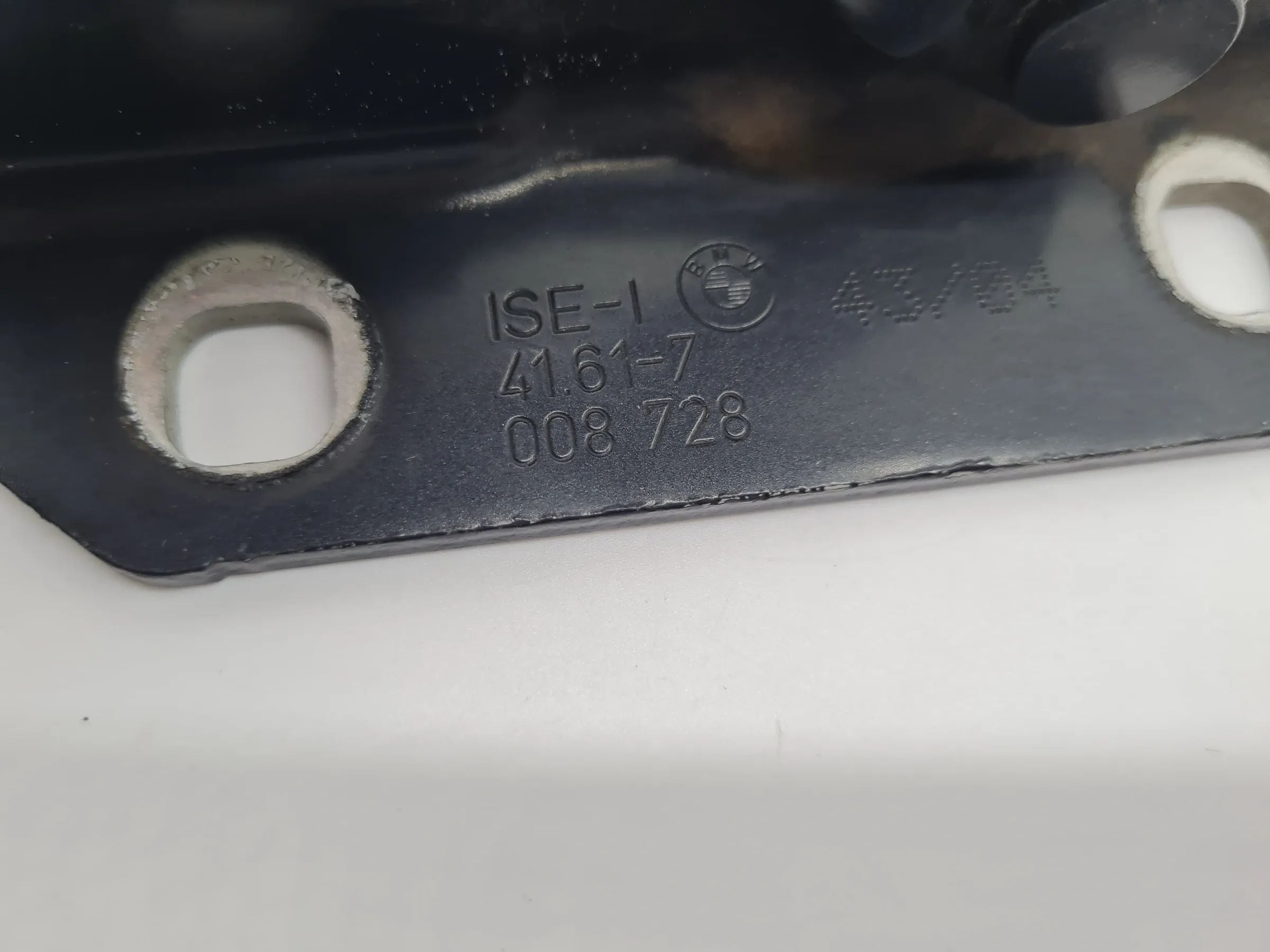 Original BMW 5er (E60/E61) Scharnier Motorhaube Vorne Rechts 41.61-7 008 728