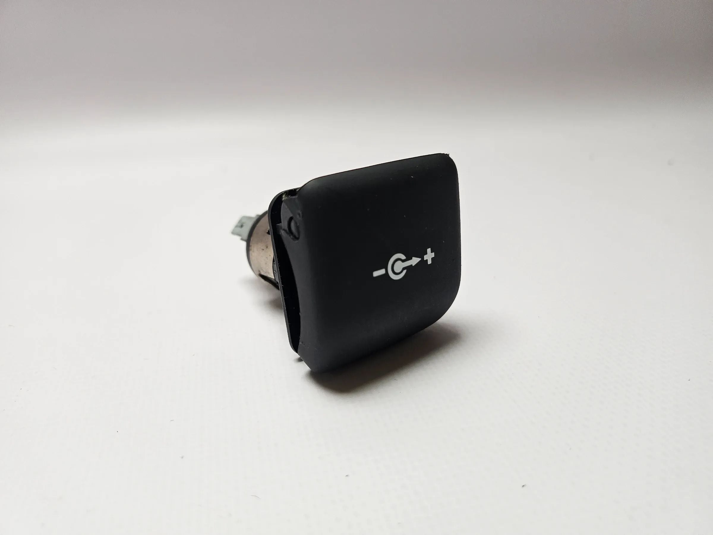 BMW X5 (E53) 2000-06 - Presa 12V Accendisigari 73947050