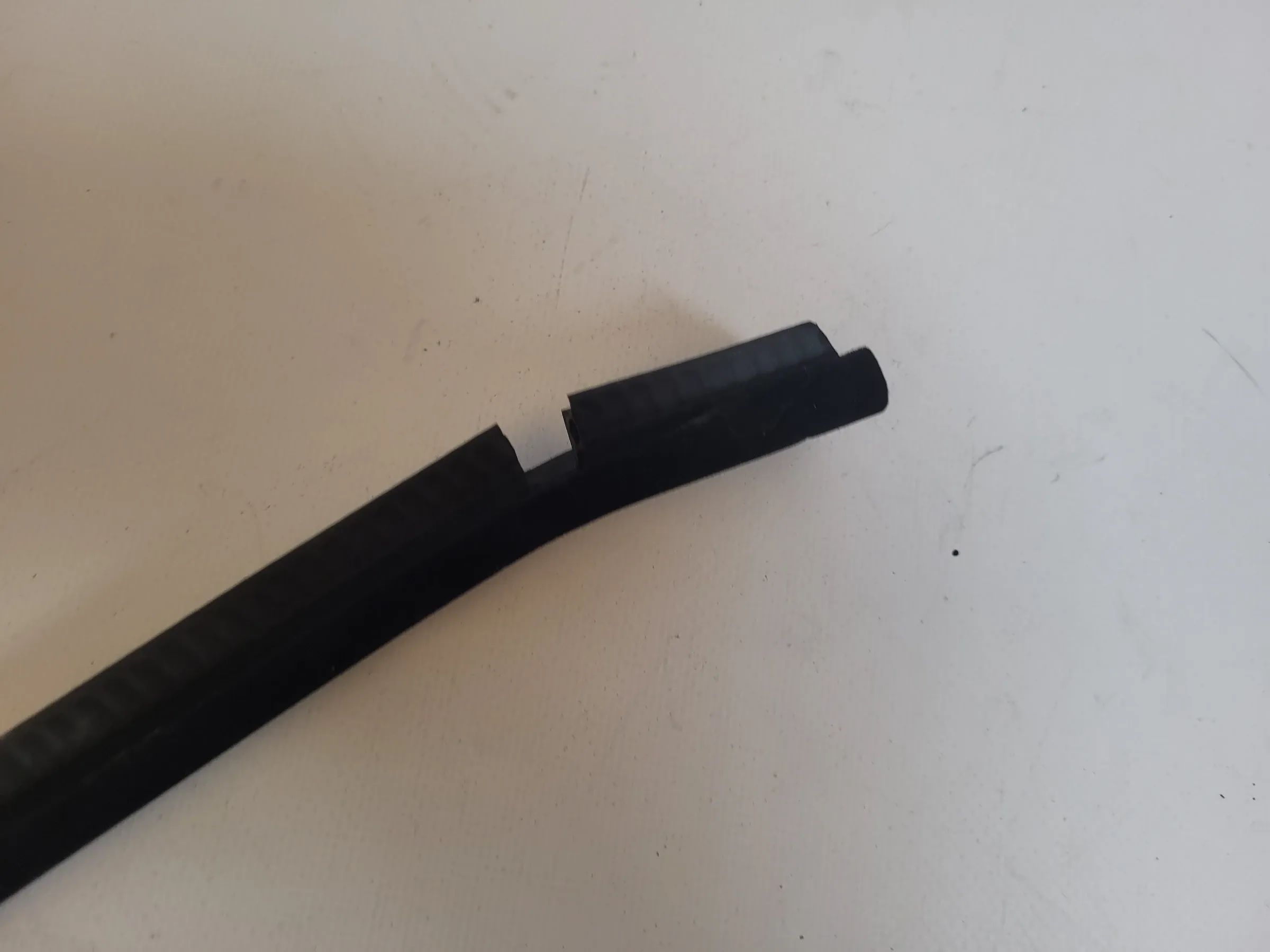 BMW 5er Touring E39 Dichtung Kofferaumfenster Links (Original)