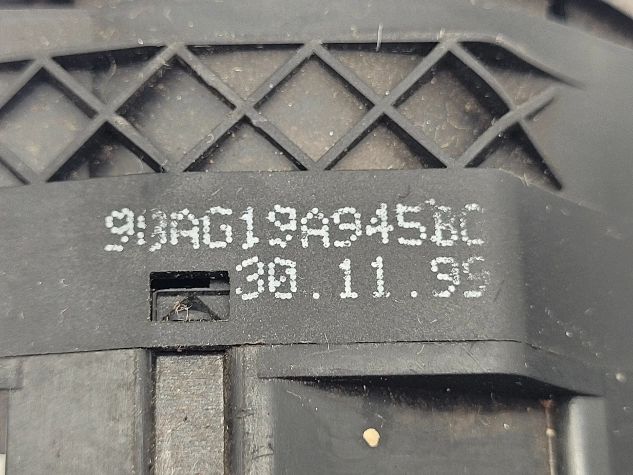 Ford Focus DAW/DBW Schalter Klima Heckscheibenheizung 98AG-19A945-BG (Original)