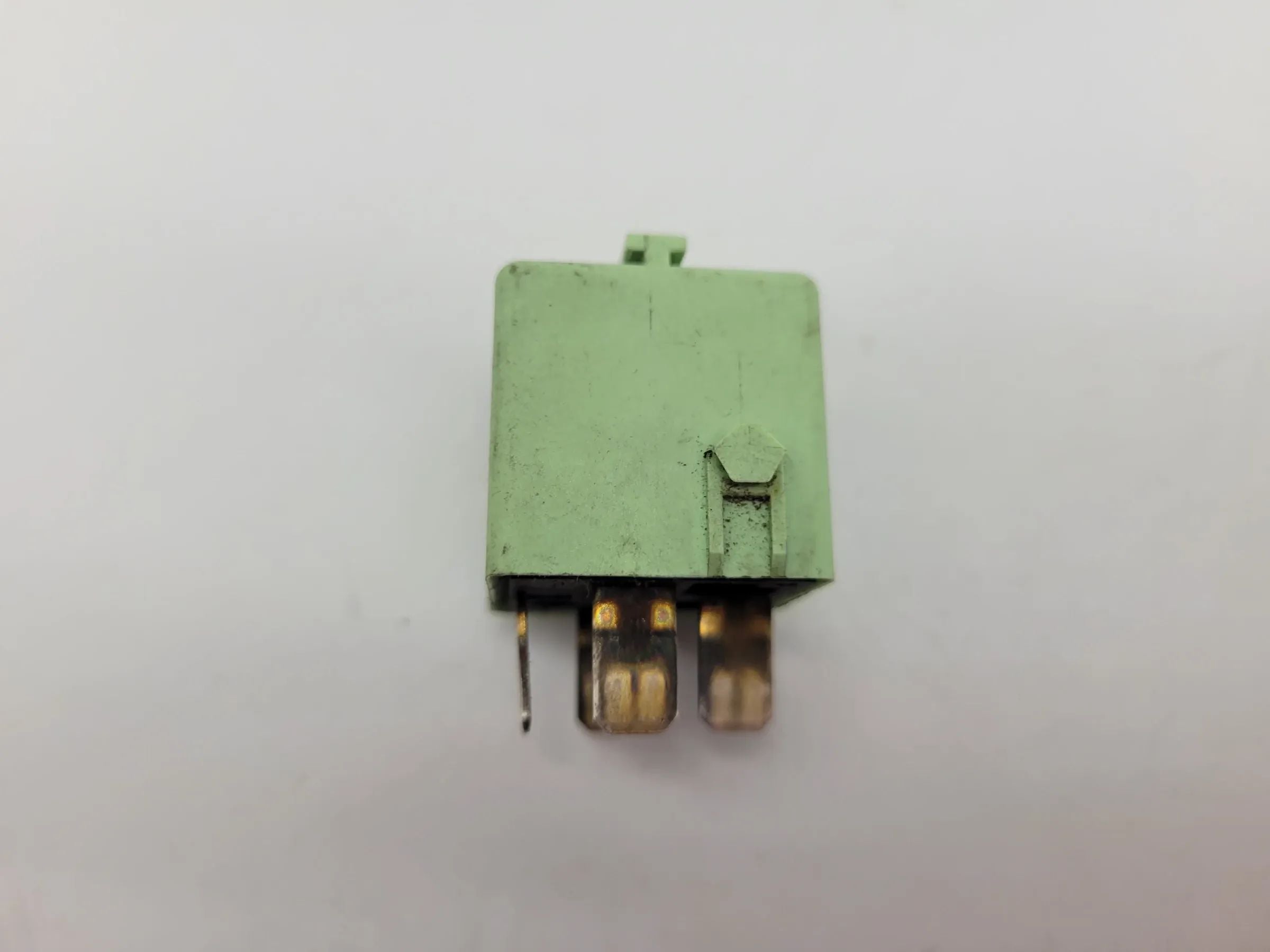 Original BMW 3er/5er E36/E39/E46 etc Relais Grün 61.36-8373700