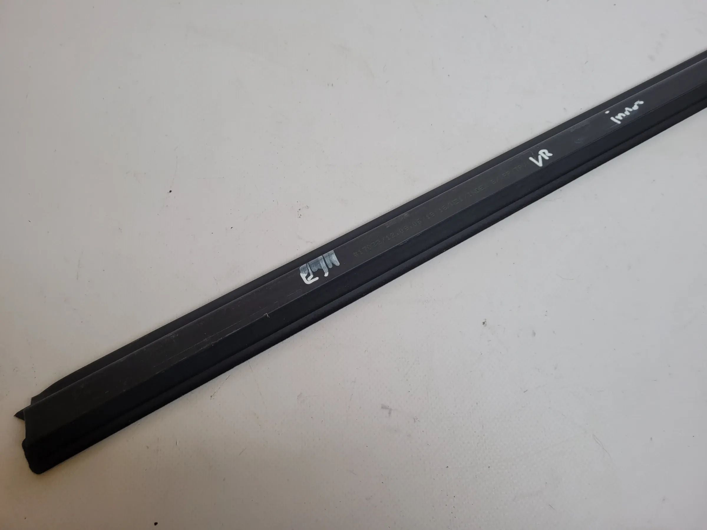 BMW 3er Touring E91 Schachtleiste Dichtung 1 Vorne Rechts Innen 17033 Original