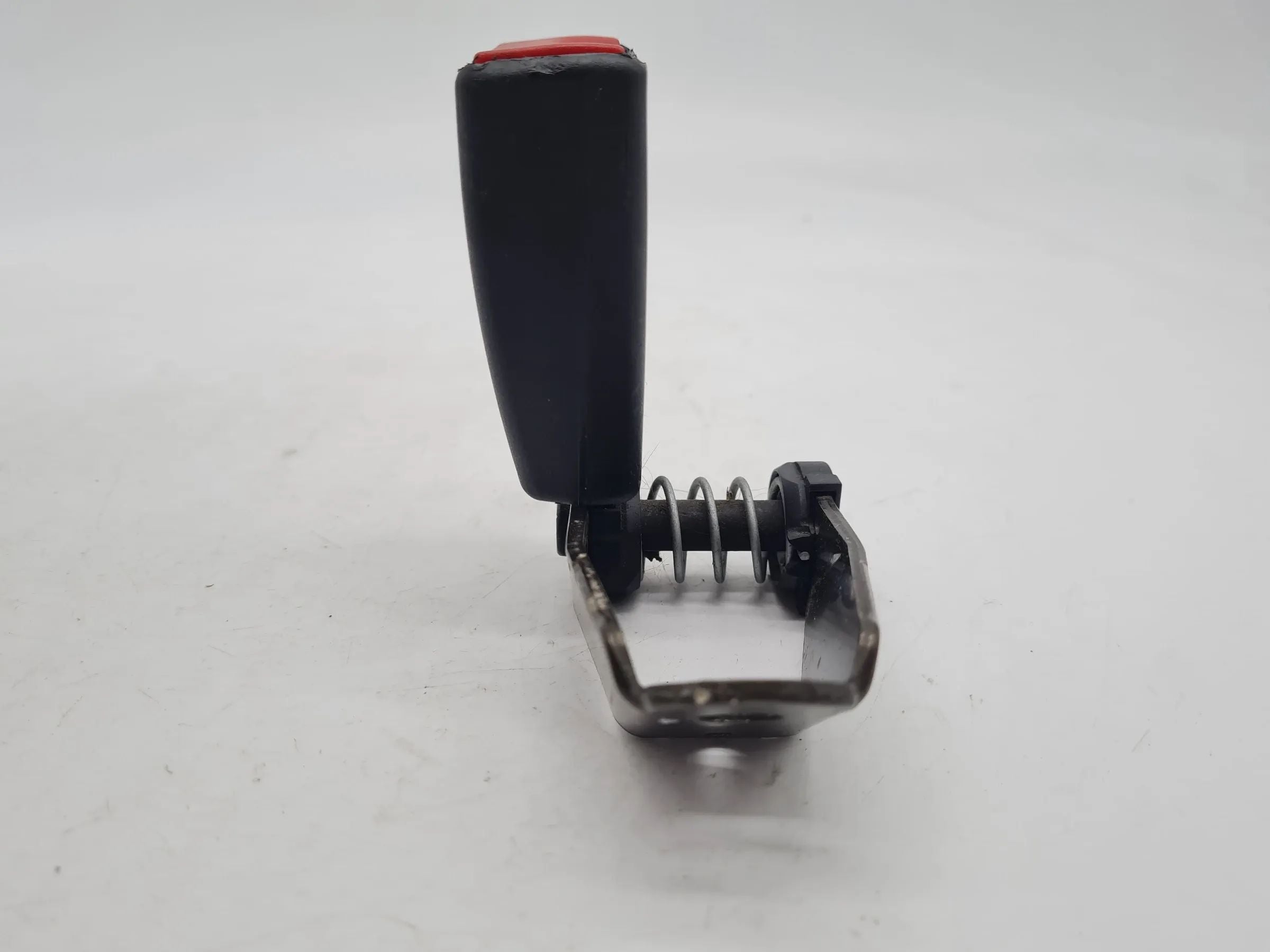 BMW 5er Touring E39 Gurtschloss Gurt Untergurt Hinten Rechts 8176520 Original