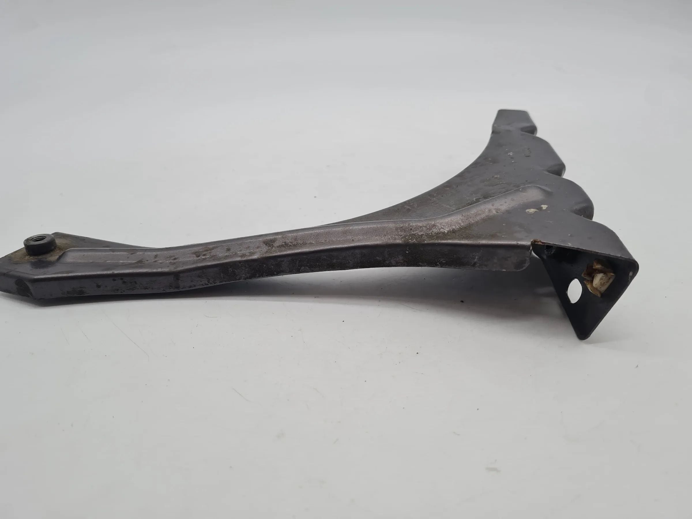 Original Audi A6 (4B2/4B4) Halterung Kotflügel Rechts Vorne 4B0821136A