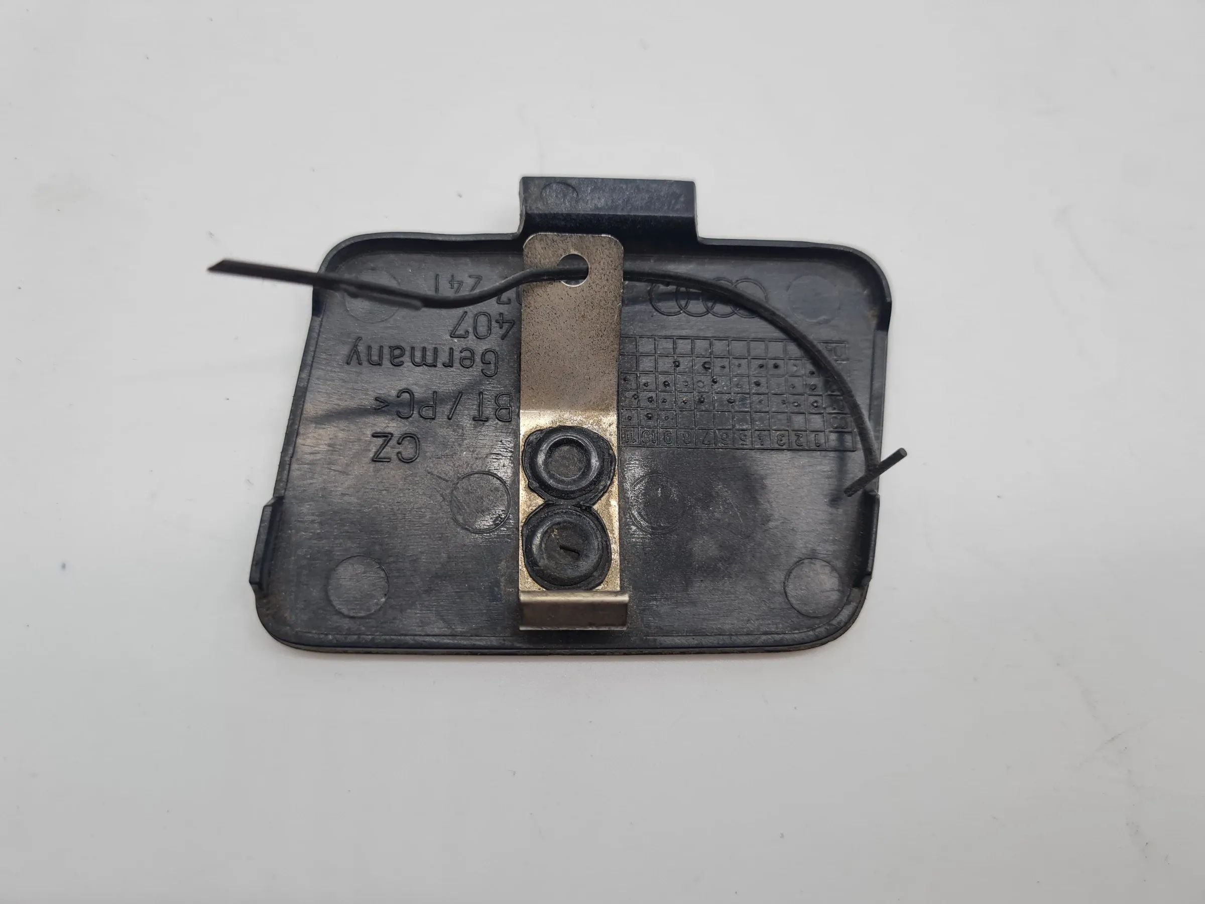 Original Audi A4 (8E/B6/B7) S-Line Abdeckung Abschleppöse Rechts 8E0807241