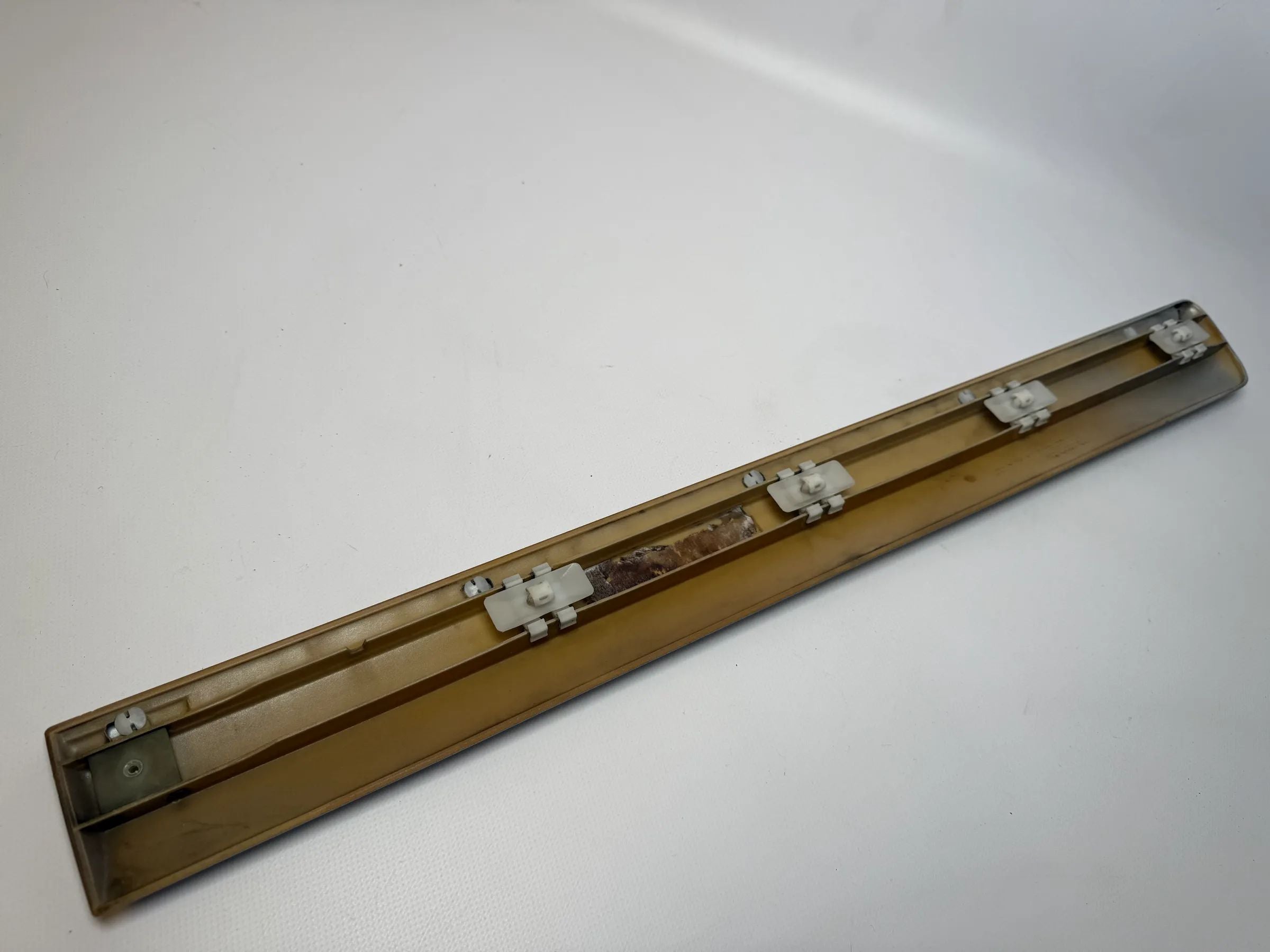 Oryginalna listwa drzwi Mercedes-Benz E-Klasse W210 srebrna prawa A2106901062