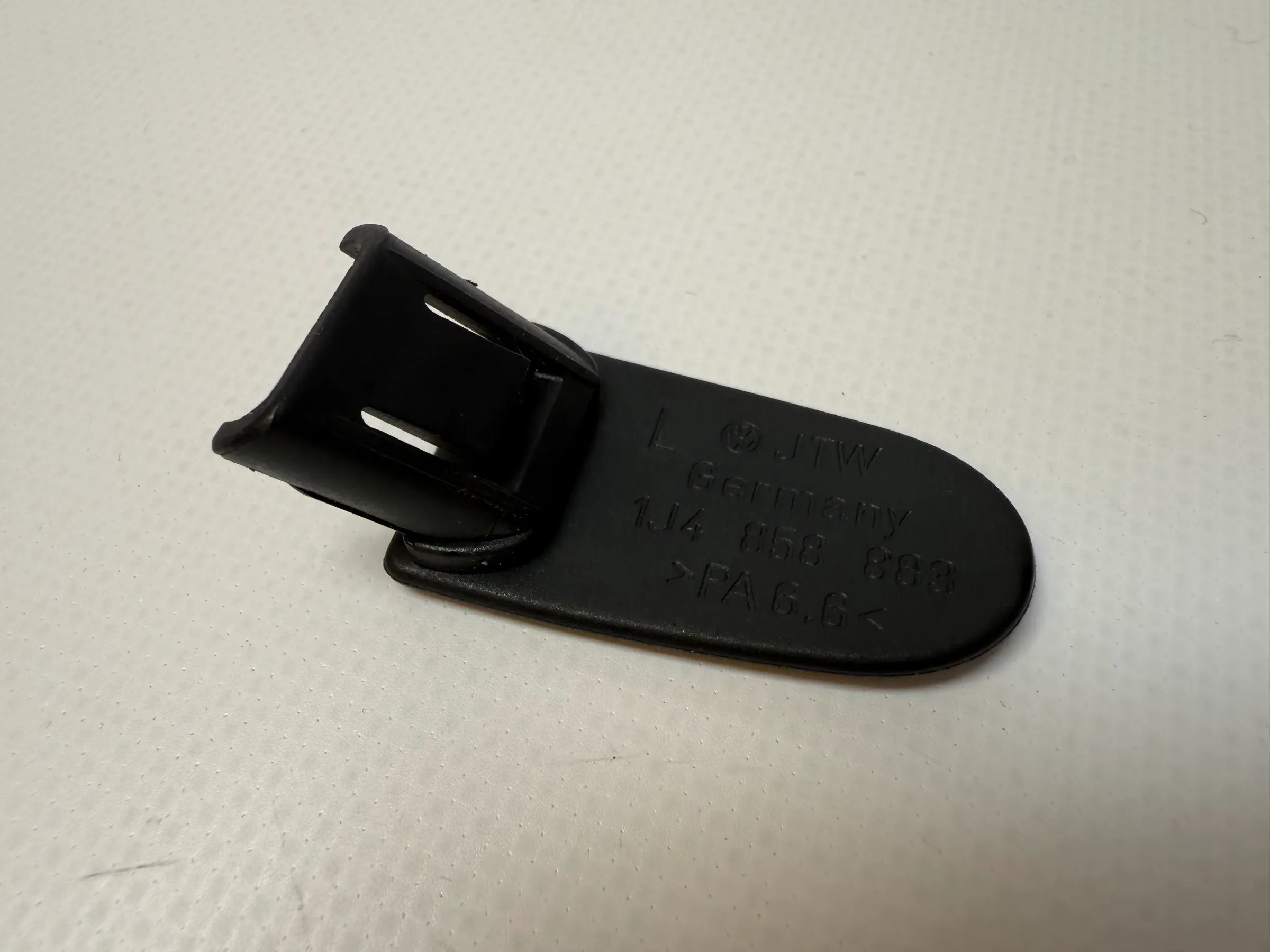 純正 VW ゴルフ4 IV 1J4858883 左Cピラートリム用シートベルトホルダー
