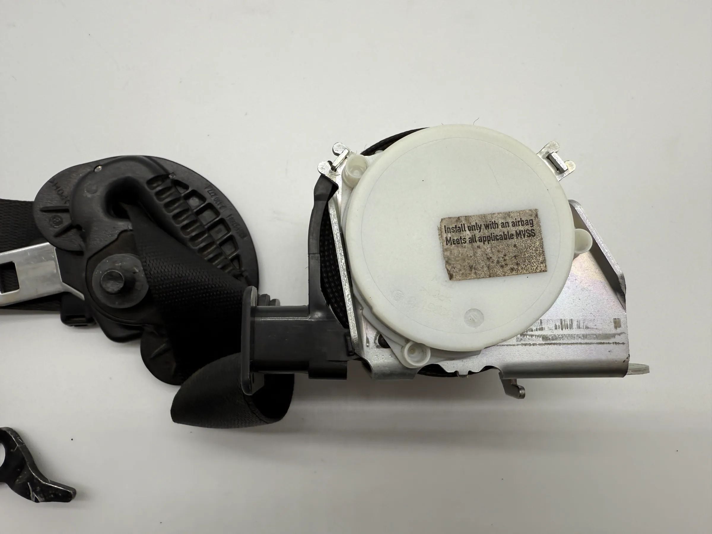 Orijinal BMW 116i (E81,E87,E90/E91) Ön Sol Emniyet Kemeri 330598483