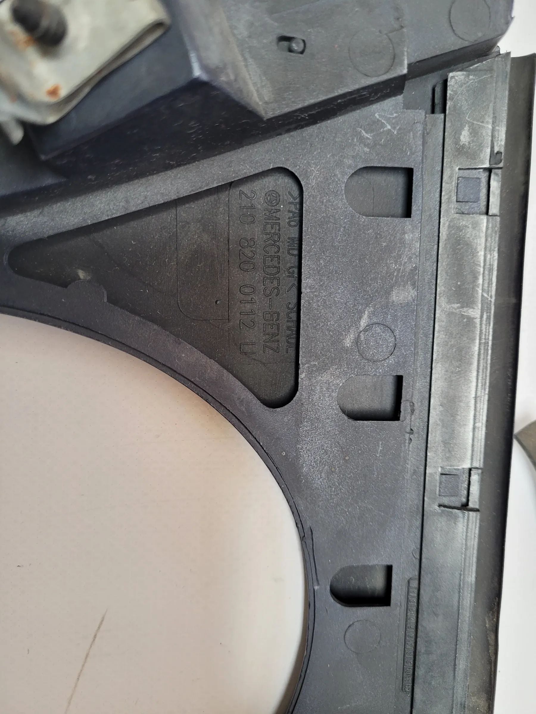 Original Mercedes-Benz E-Klasse (W210,S210) Scheinwerferblende Links A2108200112