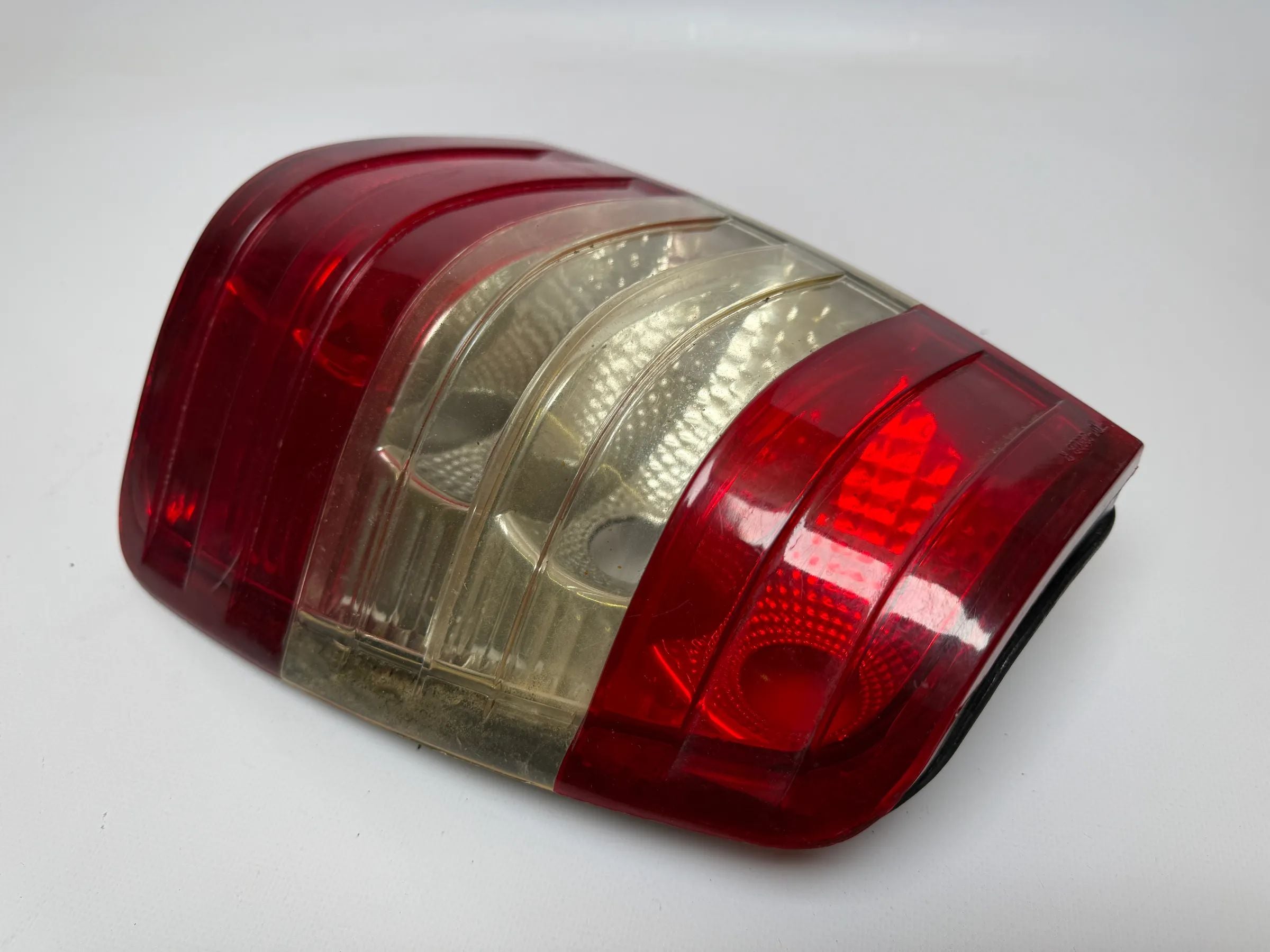 Mercedes-Benz E-Klasse (S124/W124) Rück- & Bremsleuchte Rechts FT01-2002B R