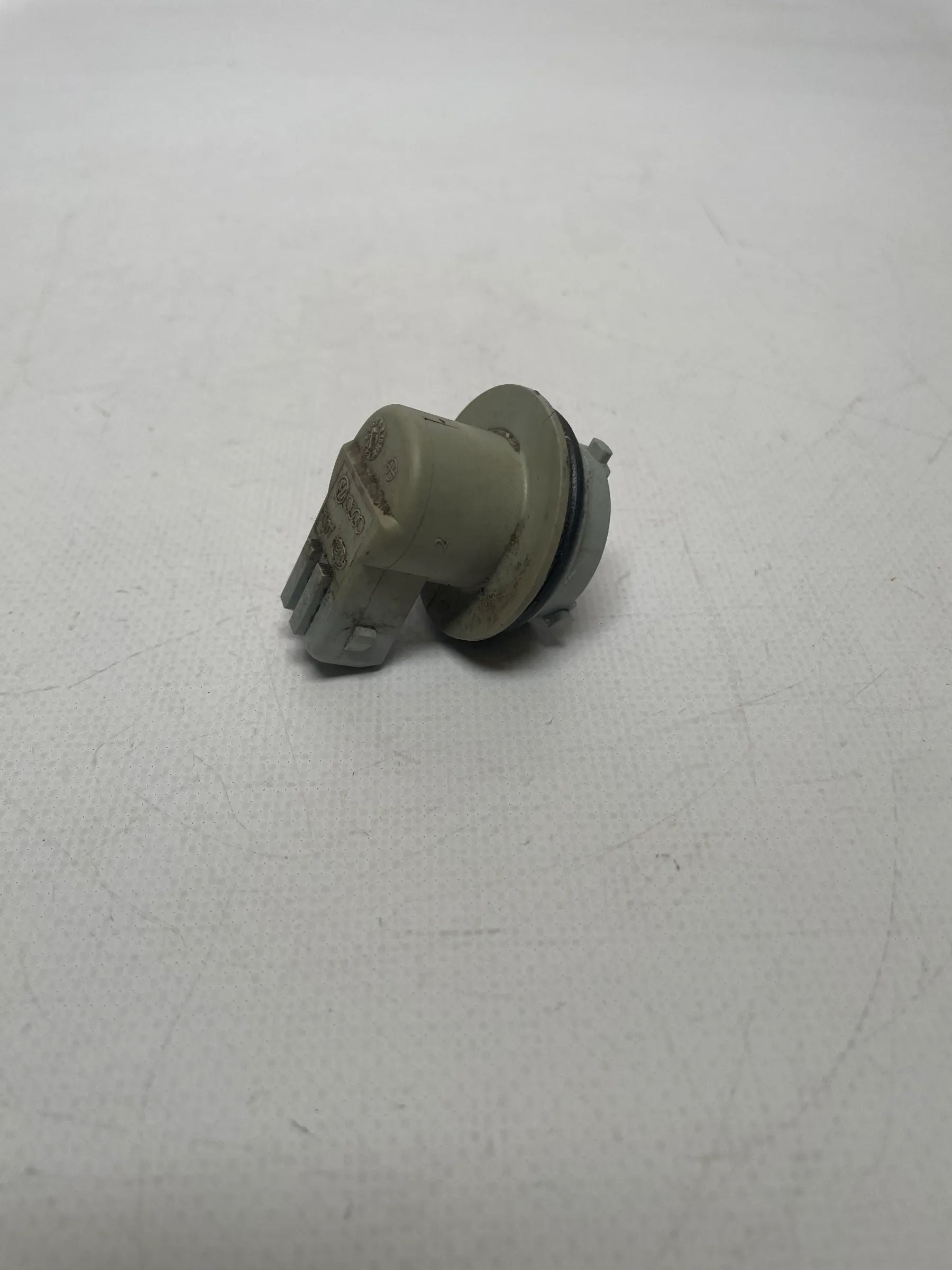 Original Seat Cordoba (6K1/6K2)Lampenträger  Rechts Vorne A2810881