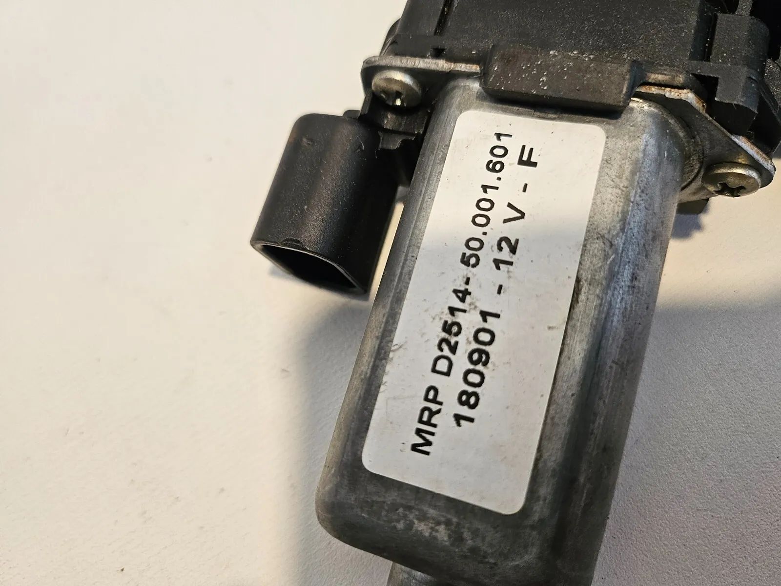 ฟิอัท Stilo Typ 192 (01-04) มอเตอร์กระจกไฟฟ้าประตูหน้าขวา MRP D2514
