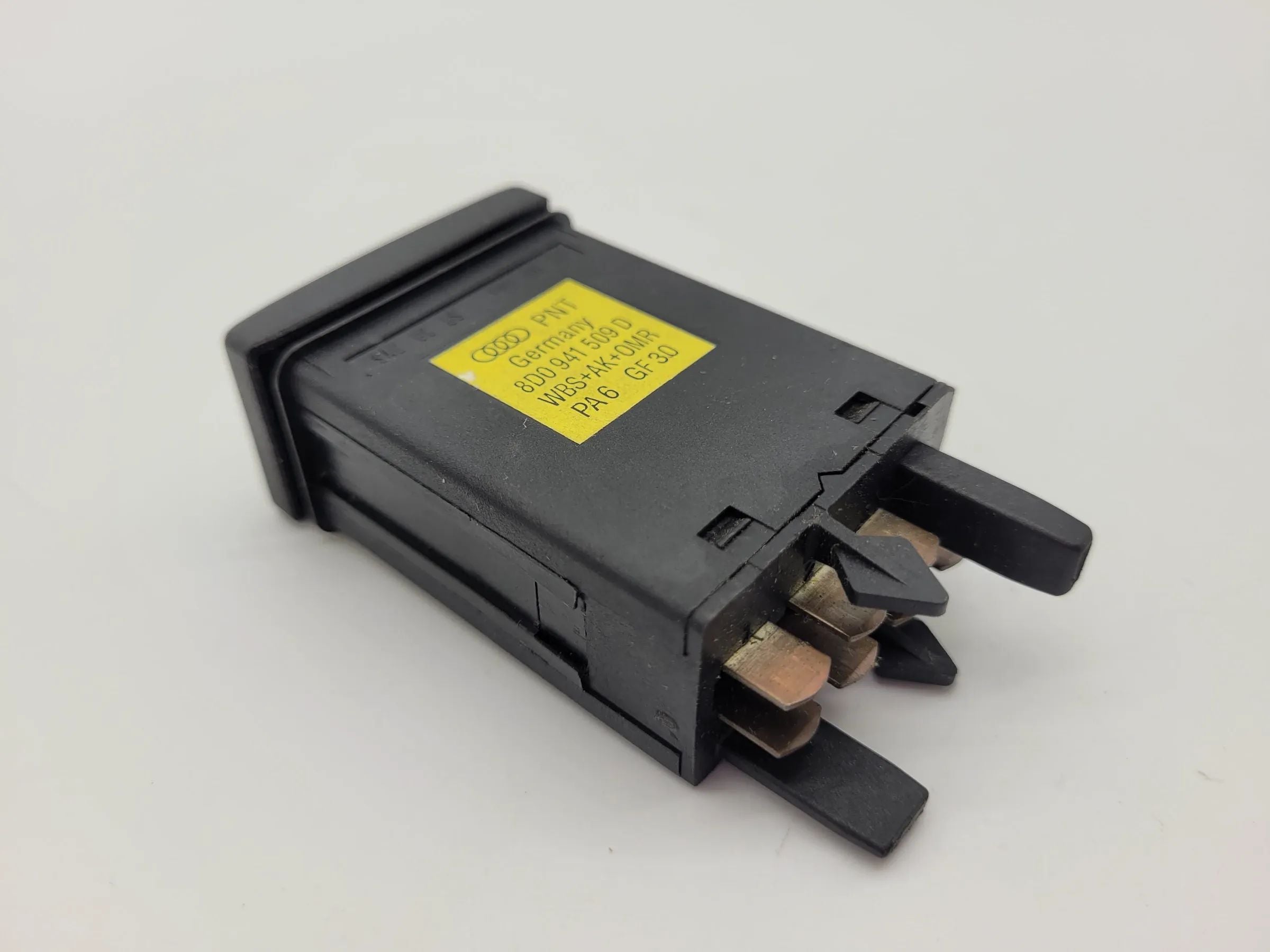 Original AUDI A4 (8D2/B5) Warnblinkschalter 8D0941509D