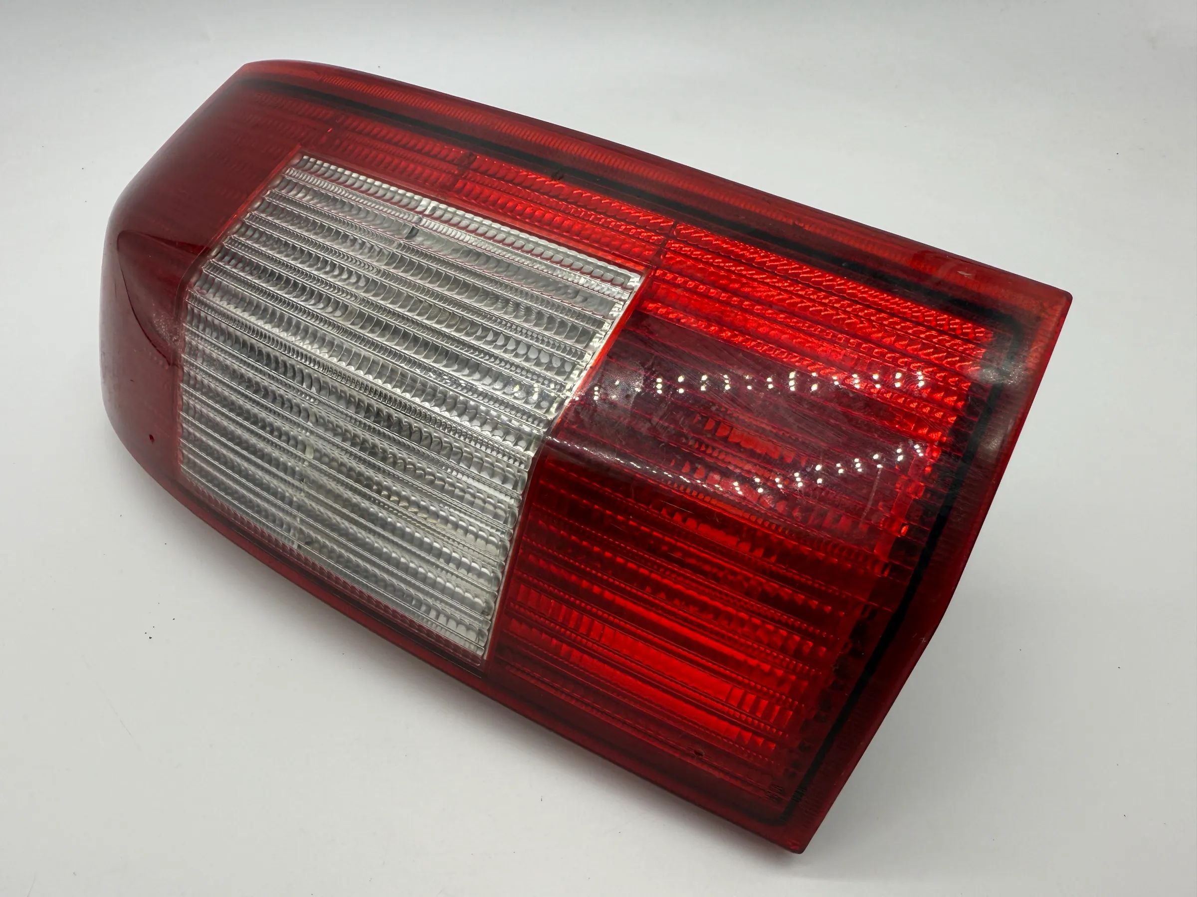 Original Opel Omega B (V94) Rücklicht / Rückleuchte Rechts 143572