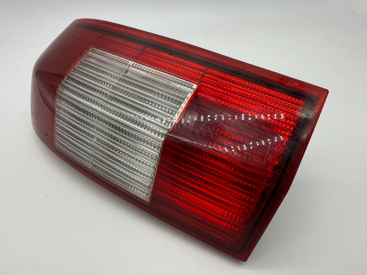 Original Opel Omega B (V94) Rücklicht / Rückleuchte Rechts 143572