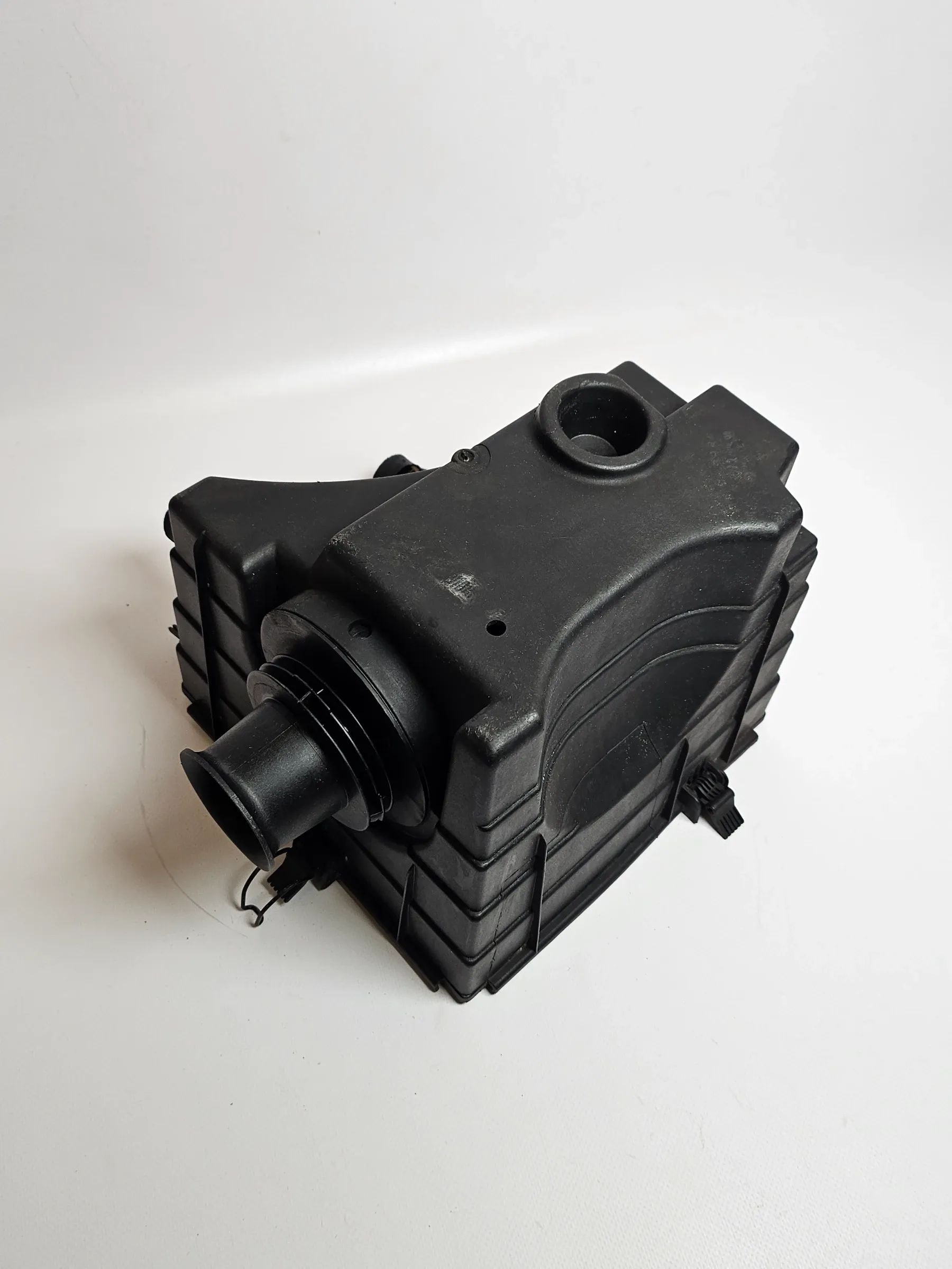 Oryginalna dolna obudowa filtra powietrza BMW E36 M43 1247465