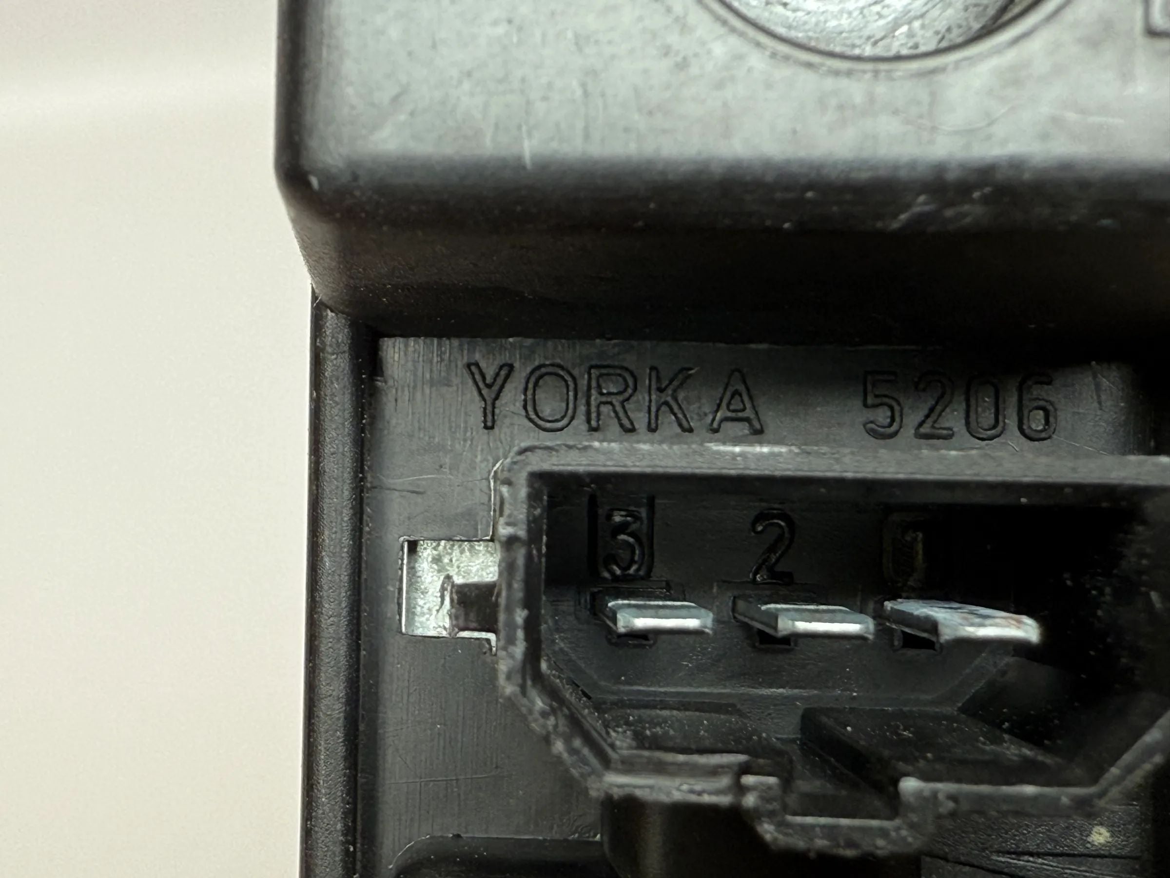 Original Seat Ibiza 3 III Lampenträger Heckleuchte Links Yorka 6L6945231 / 5206