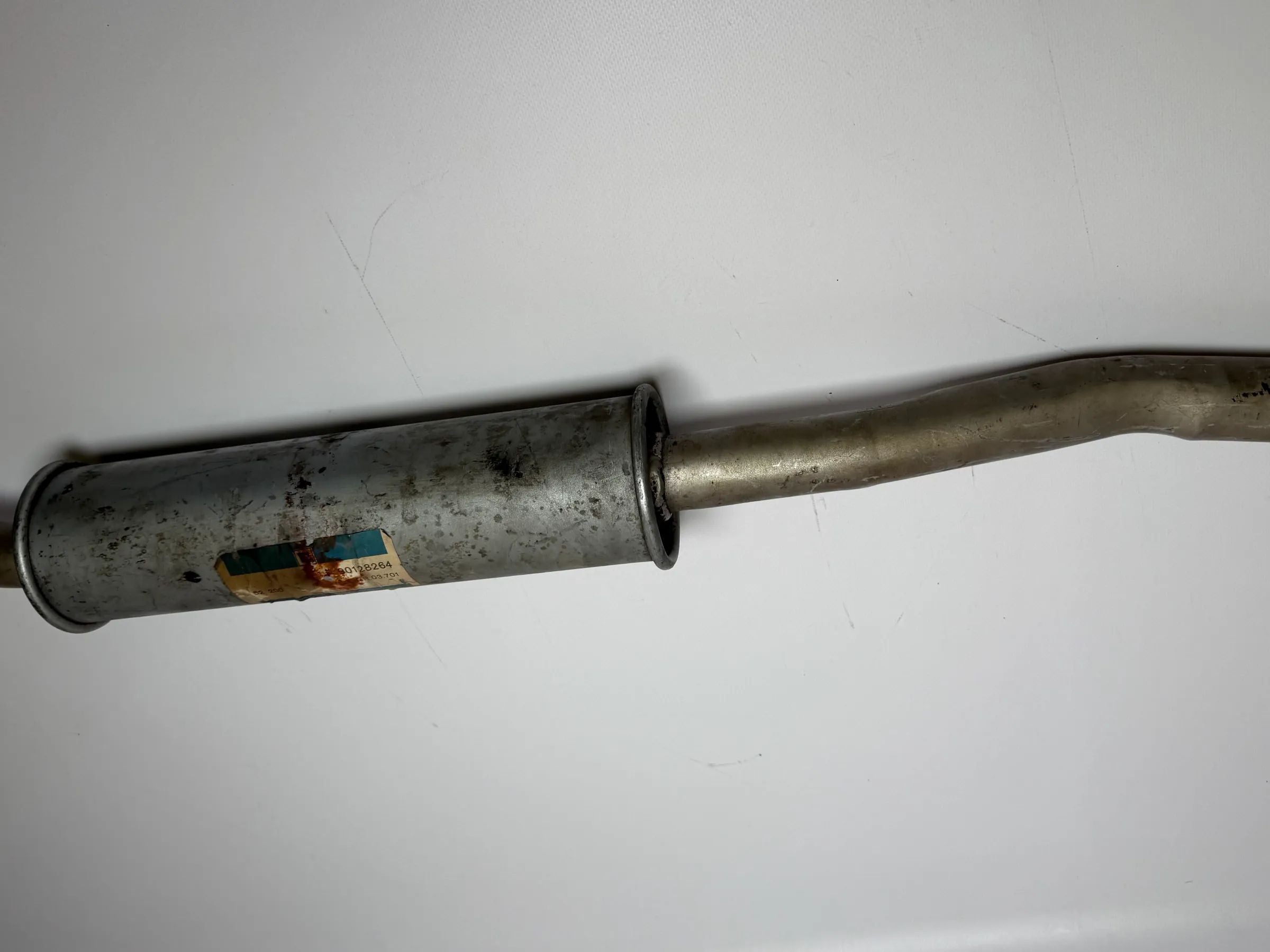Oryginalny Opel Kadett D tłumik środkowy 852200 / 90128264