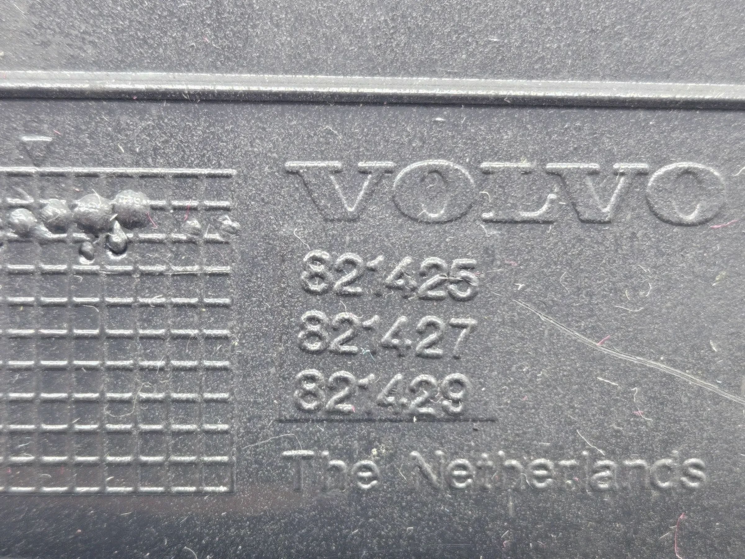 Oryginalna szybka tylna lewa Volvo V40 Kombi VW 1.8i 16V manualna 03458028 821429