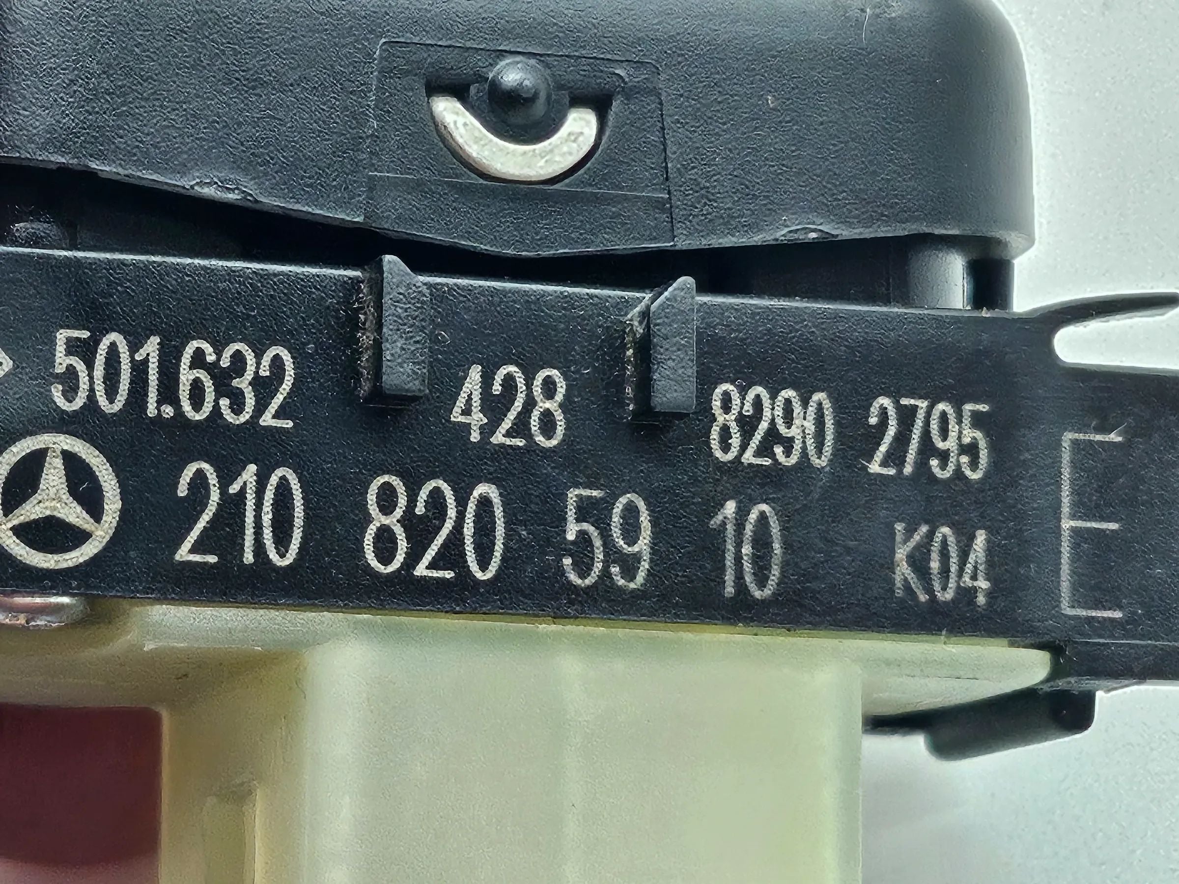 Mercedes Benz SLK R170 CLK W208 W210 Interruttore Allarme Alarm off 2108205910