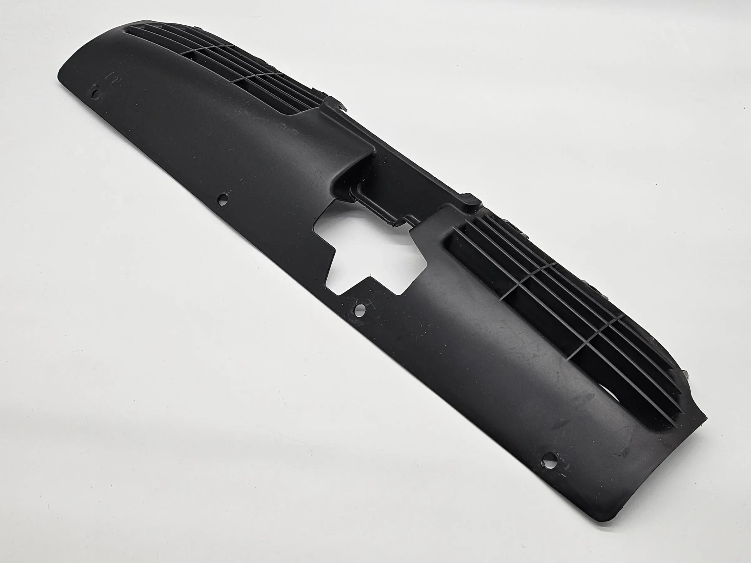 Оригинальная решетка радиатора Peugeot 206CC передняя 96495663XT