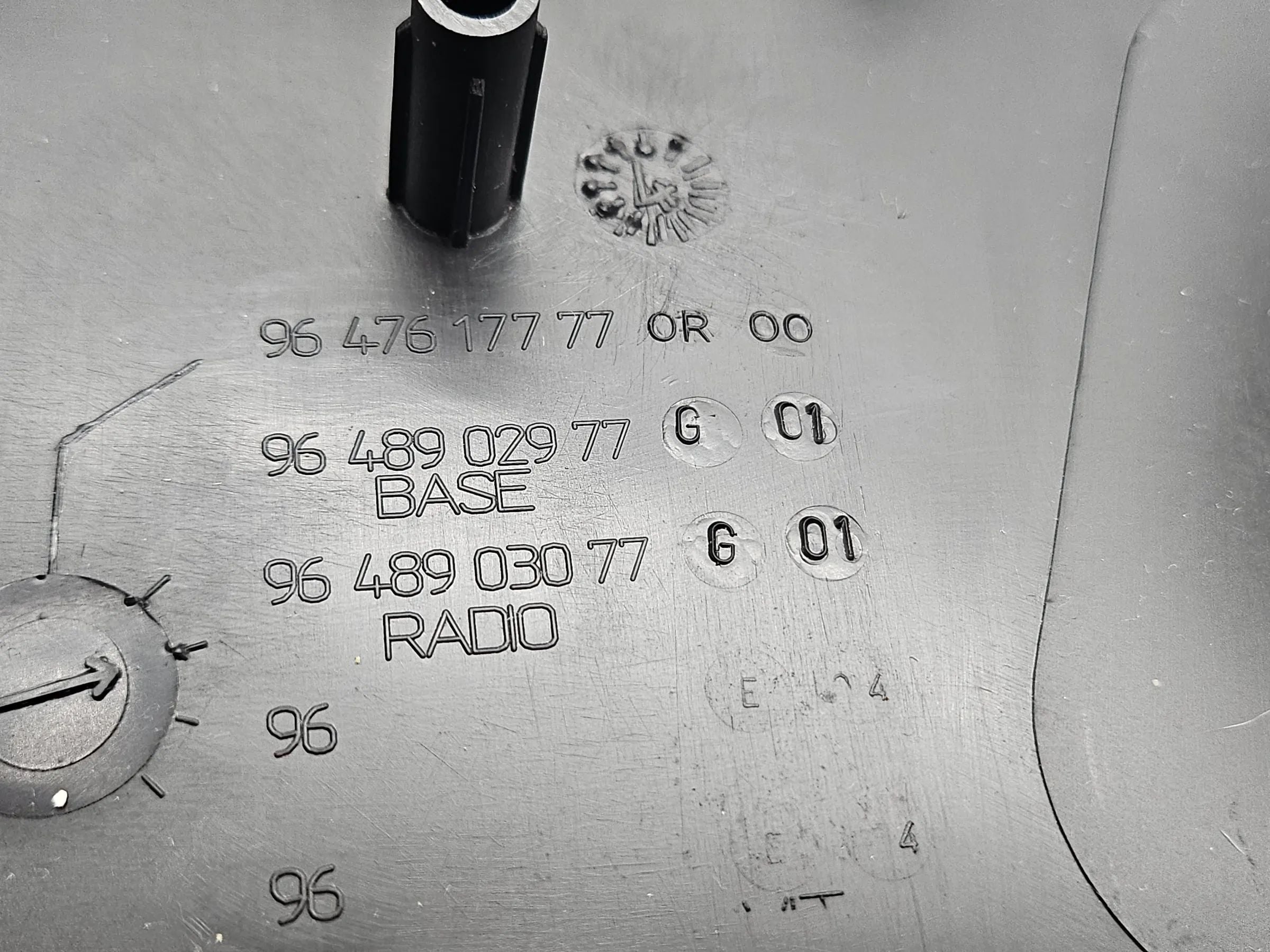 Оригинальная облицовка нижней части рулевой колонки PEUGEOT 206 CC 9648903077