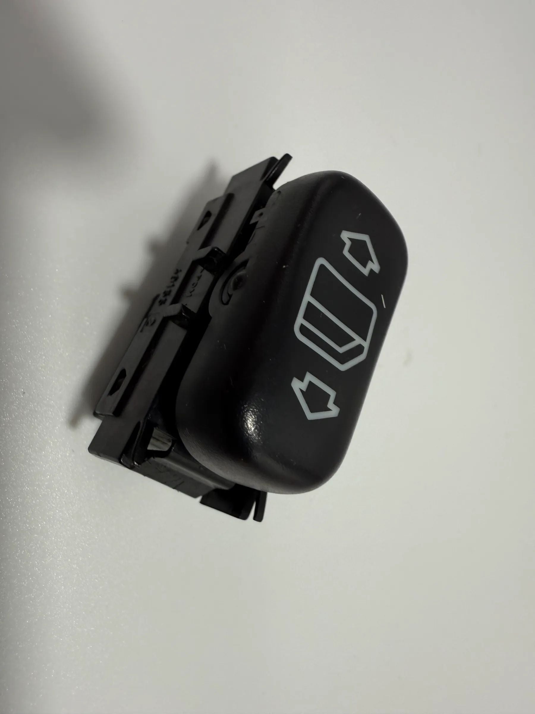 Original Mercedes-Benz E-Class W210 Window Switch Rear L/R A2108208210 