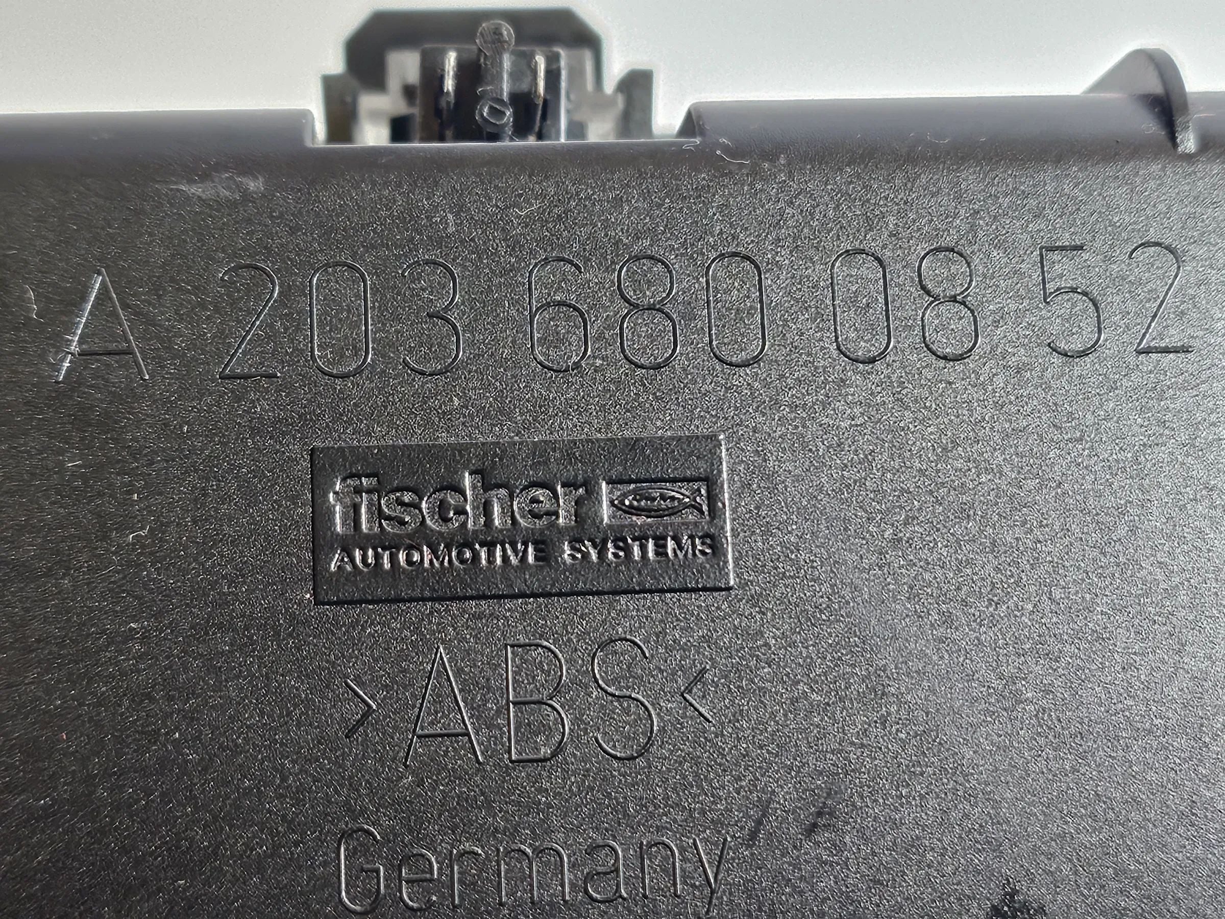 Mercedes Benz C Klasse W203 ASCHENBECHER Ablagefach Mittelkonsole A2036800852