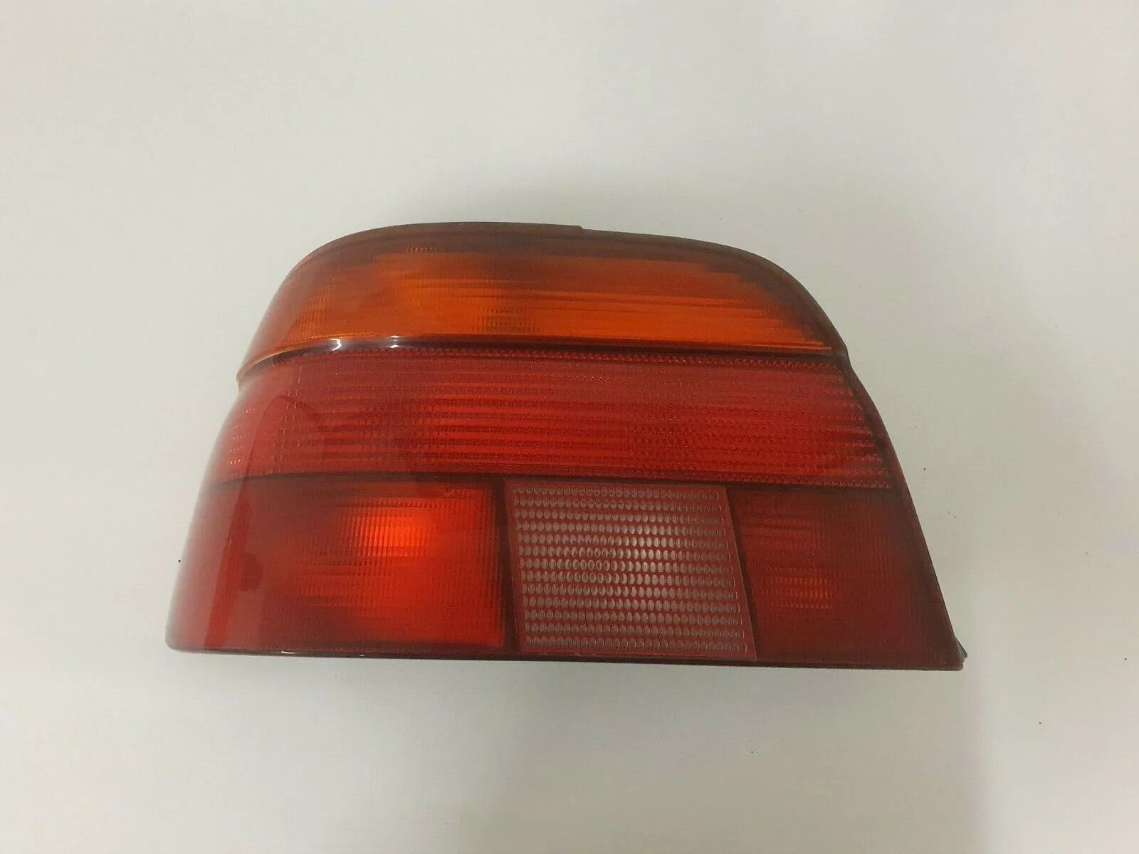 Orijinal BMW 5 Serisi E39 Sedan Sol Arka Stop Lambası 8358031