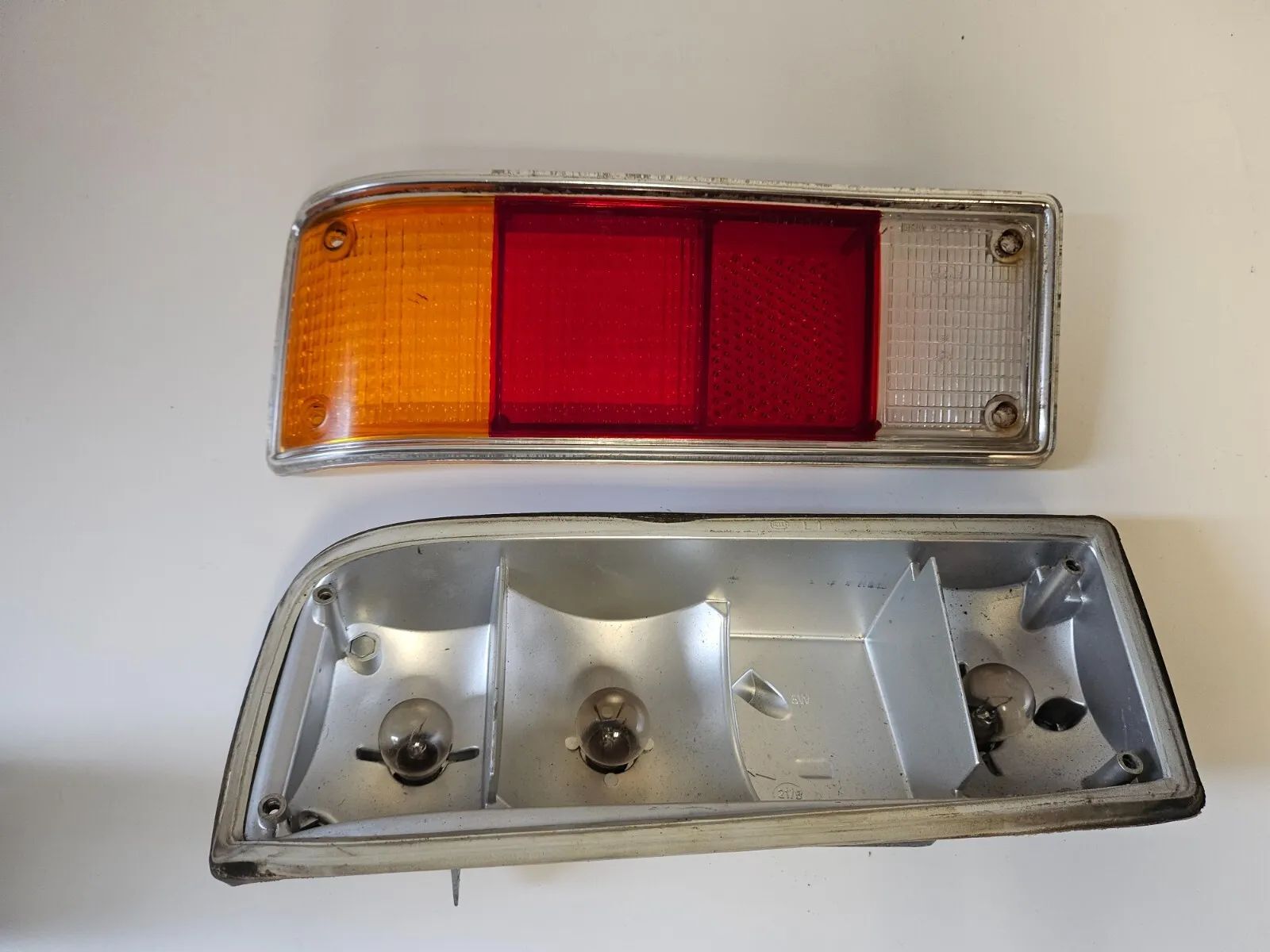 อะไหล่แท้ ไฟท้ายซ้าย Hella Opel Rekord D 1977-1983 DGM9725PR