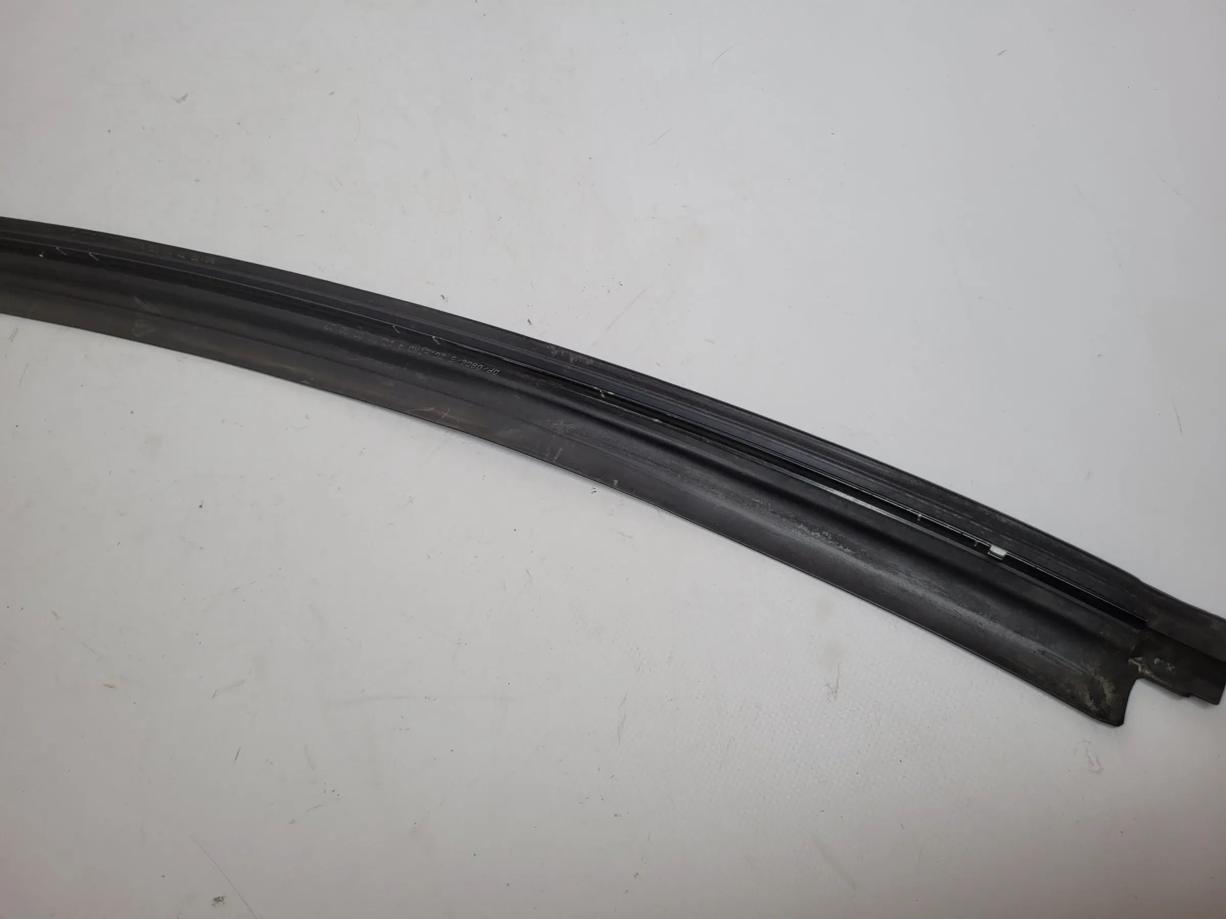 Original Mercedes C-Klasse CL203 Zierahmen Leiste Oben A2036710530