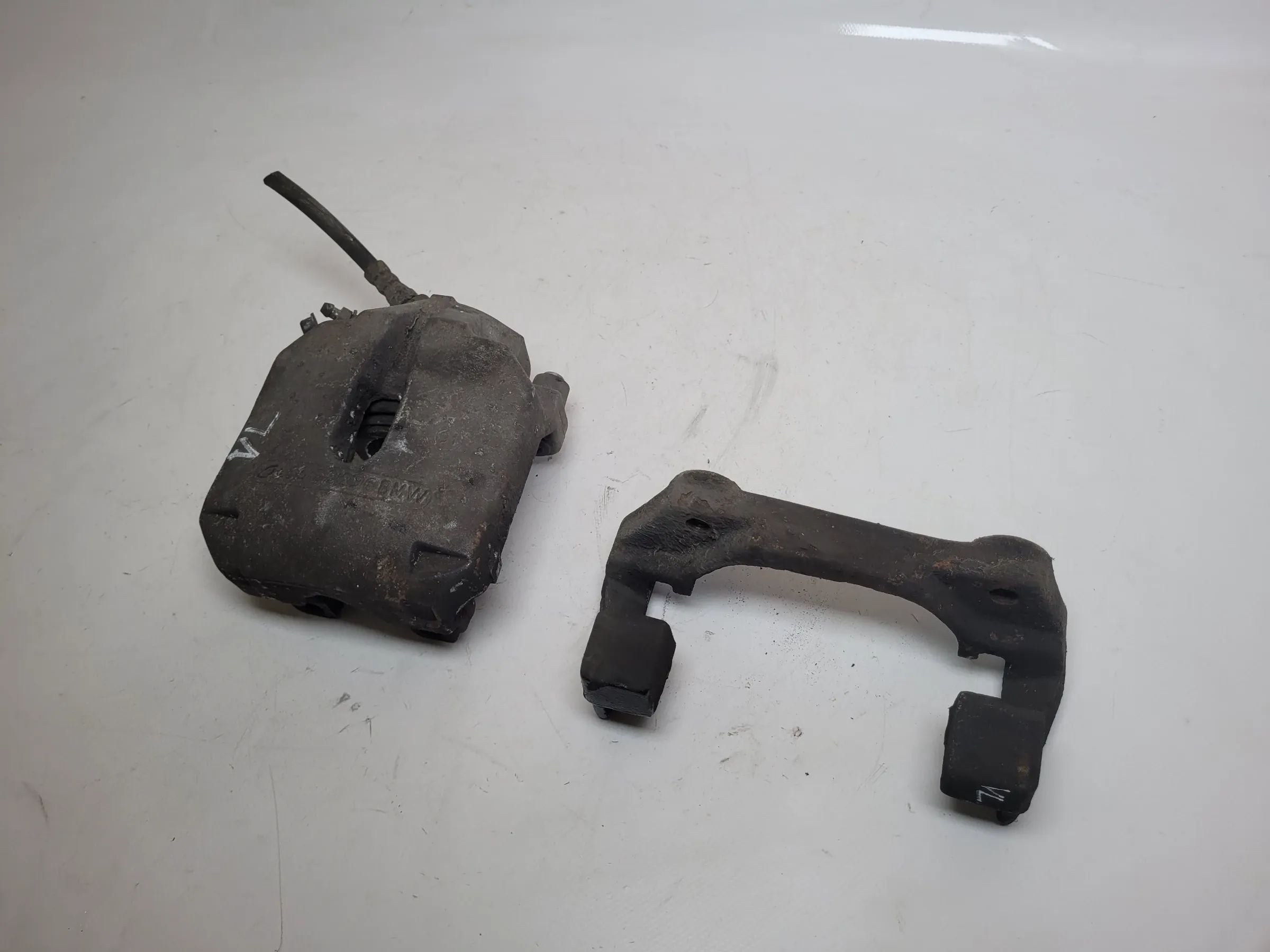 Original BMW 5er E39 Bremssattel Vorne Links 60/22/296