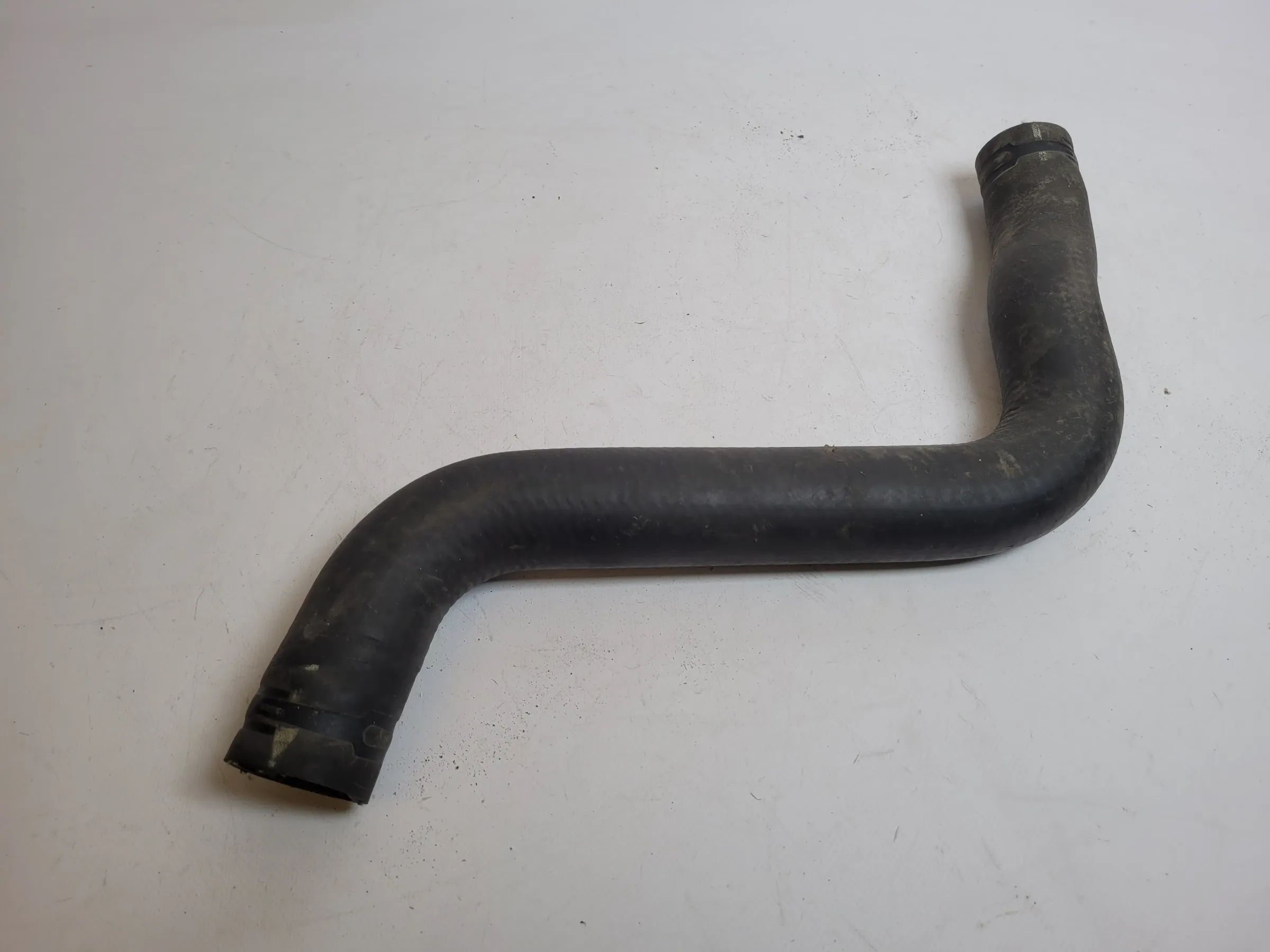 Ford Mustang V Kühlleitung Kühlschlauch Benzin 4R33-8B274-AB Original
