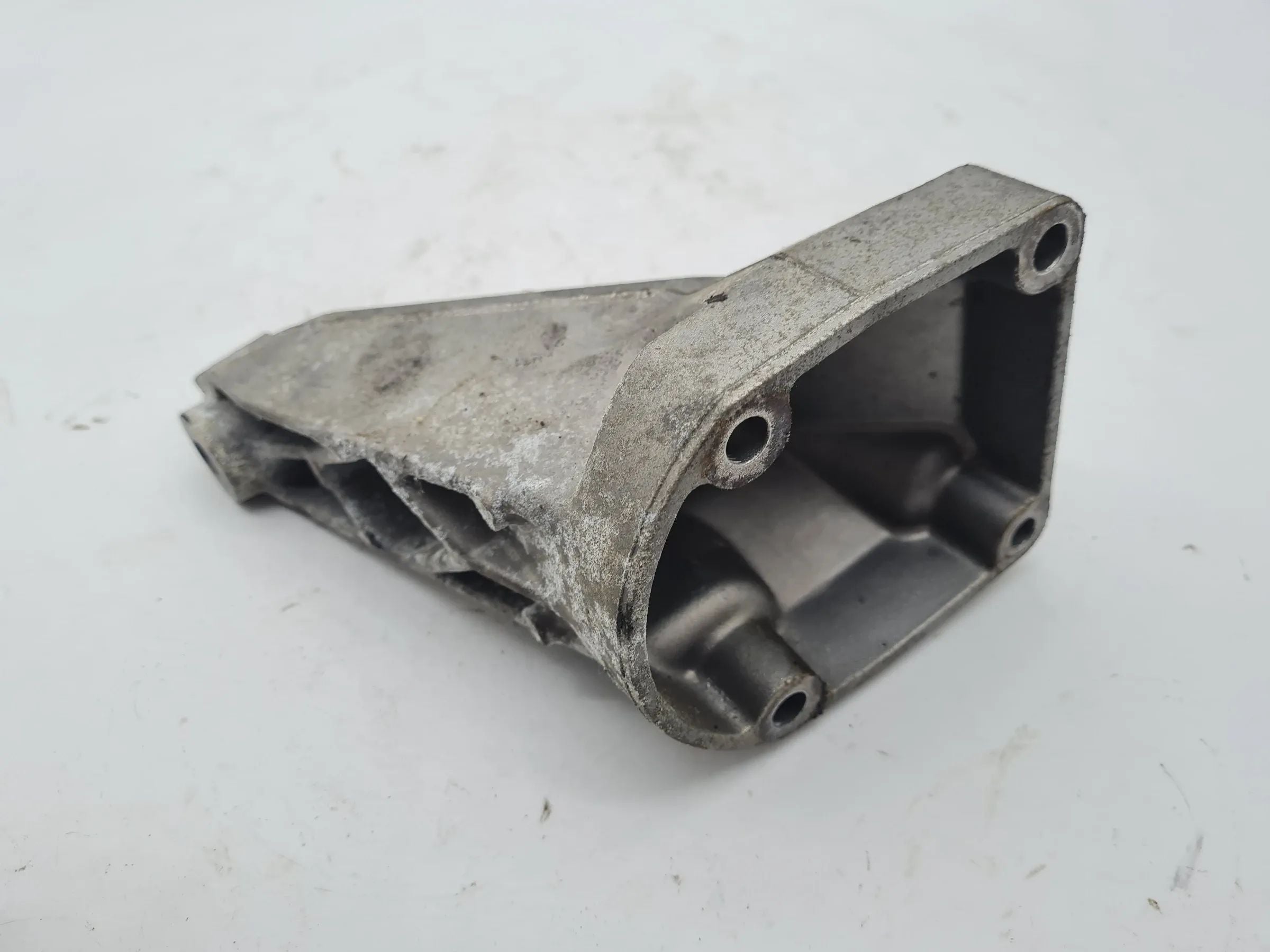 แท่นยึดมอเตอร์ซ้ายแท้ Mercedes C-Class CL203 M111.951 A1112231604