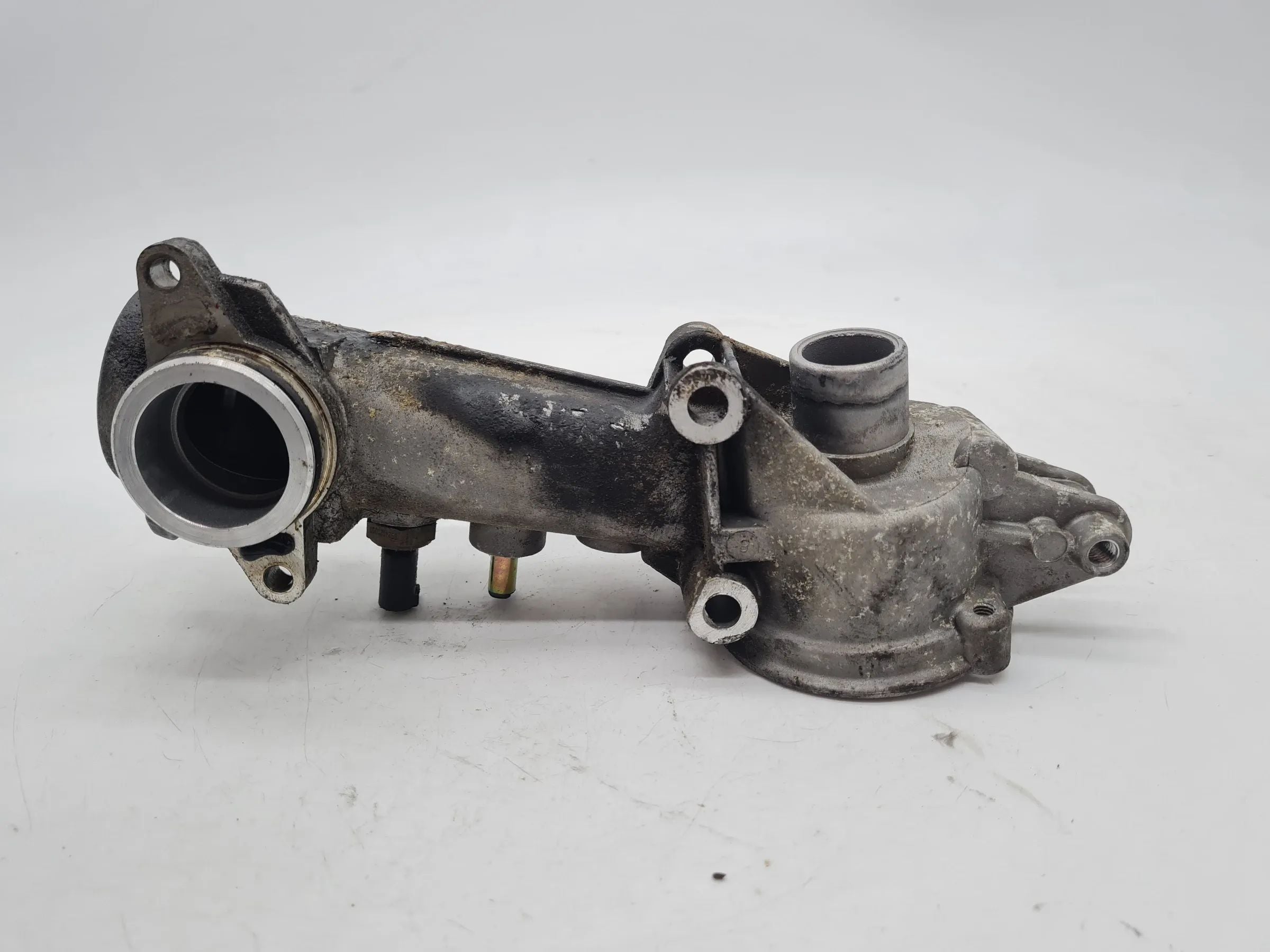 Original Mercedes C-Klasse CL203 サーモスタットハウジング M111.955 A1112030473